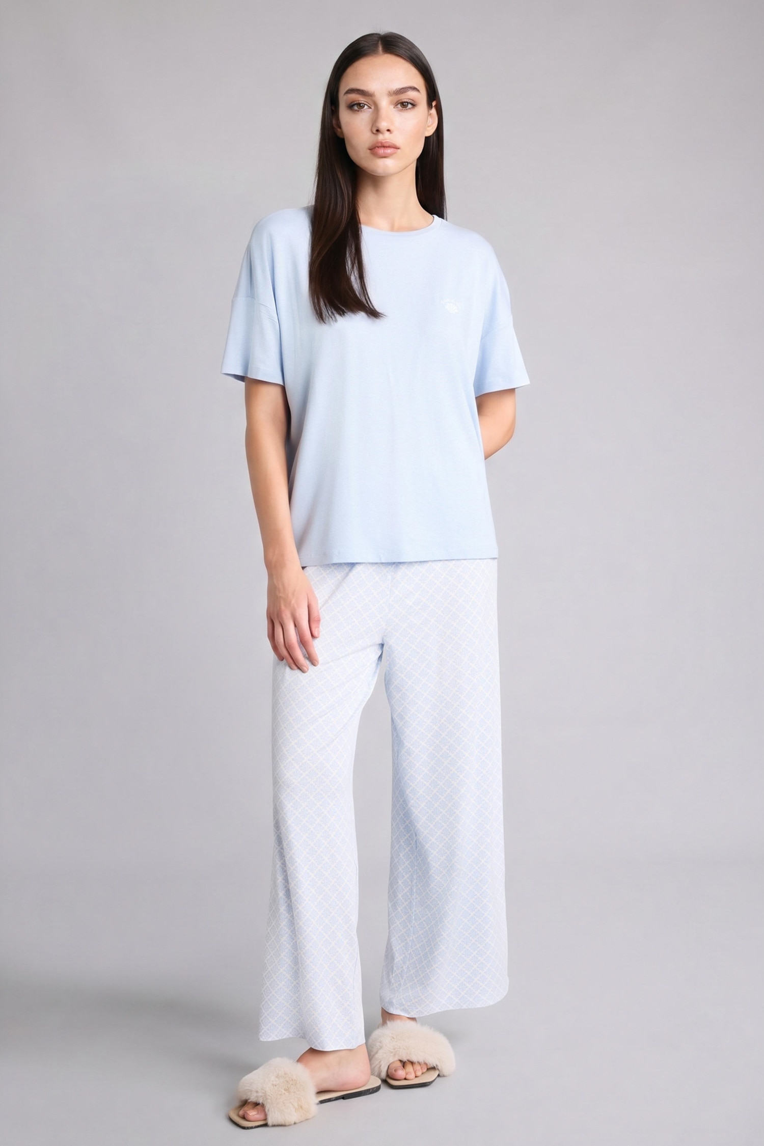 DeFacto Regular Fıt Kısa Kollu Üst Geniş Paça Alt Pijama Takımı görsel 2