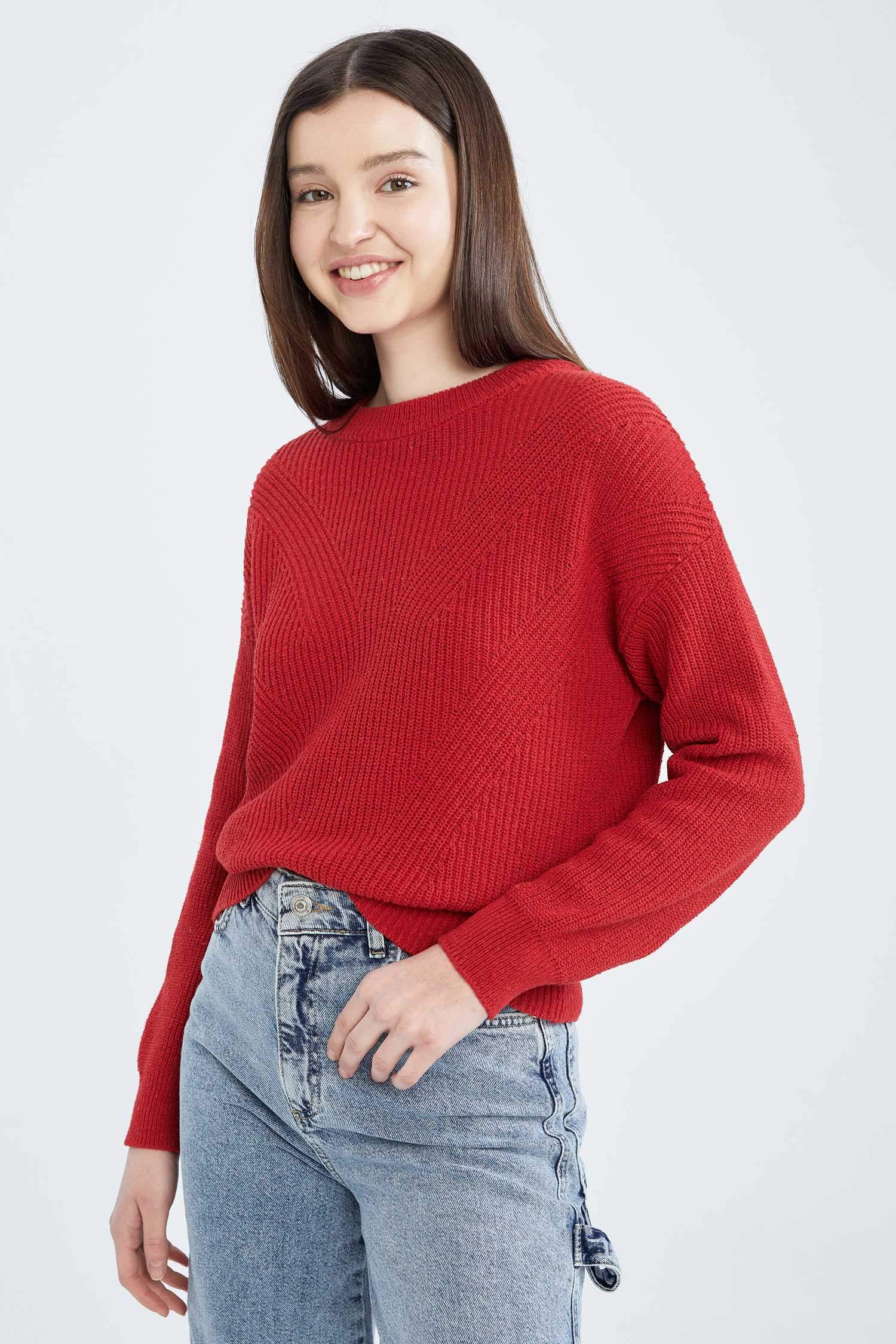 Пуловер стандартного кроя с круглым вырезом для женщин