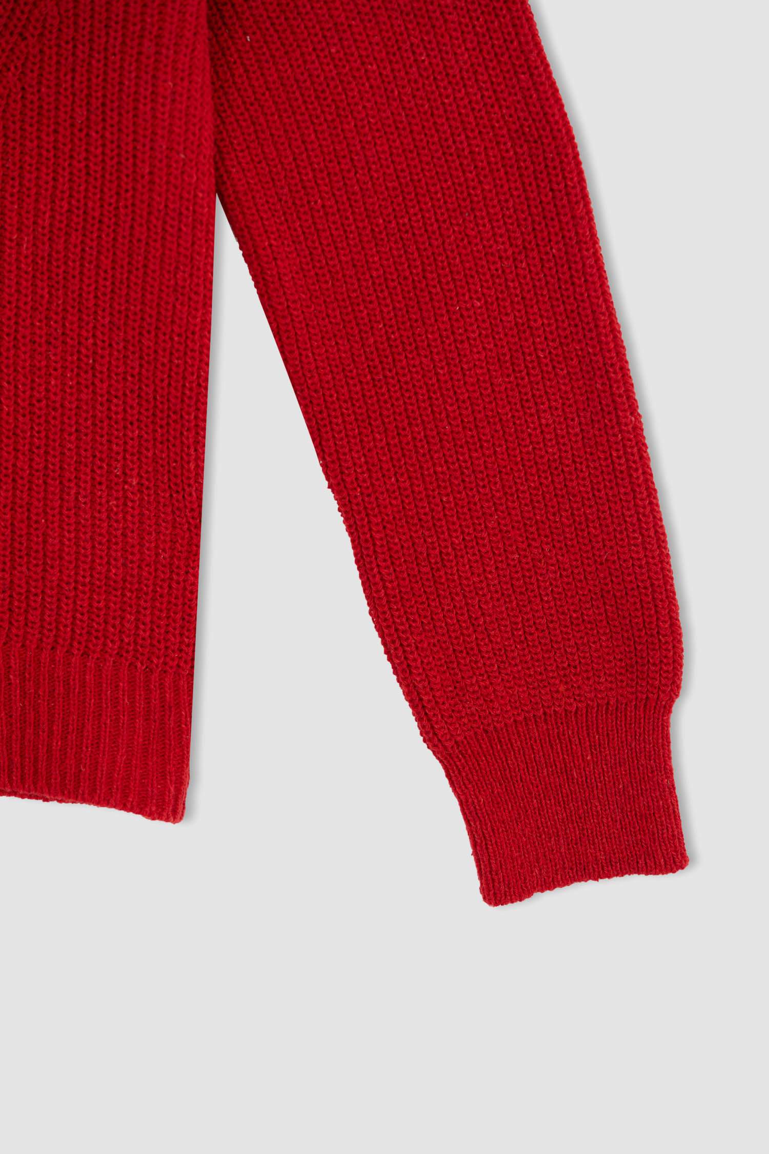 Пуловер стандартного кроя с круглым вырезом для женщин