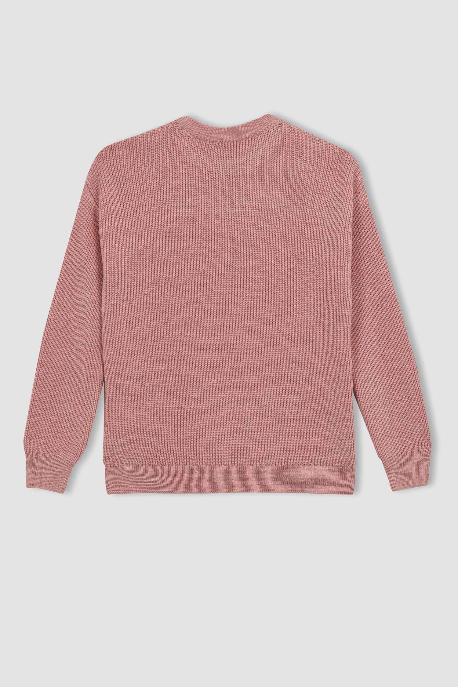 Пуловер стандартного крою з круглим вирізом для жінок