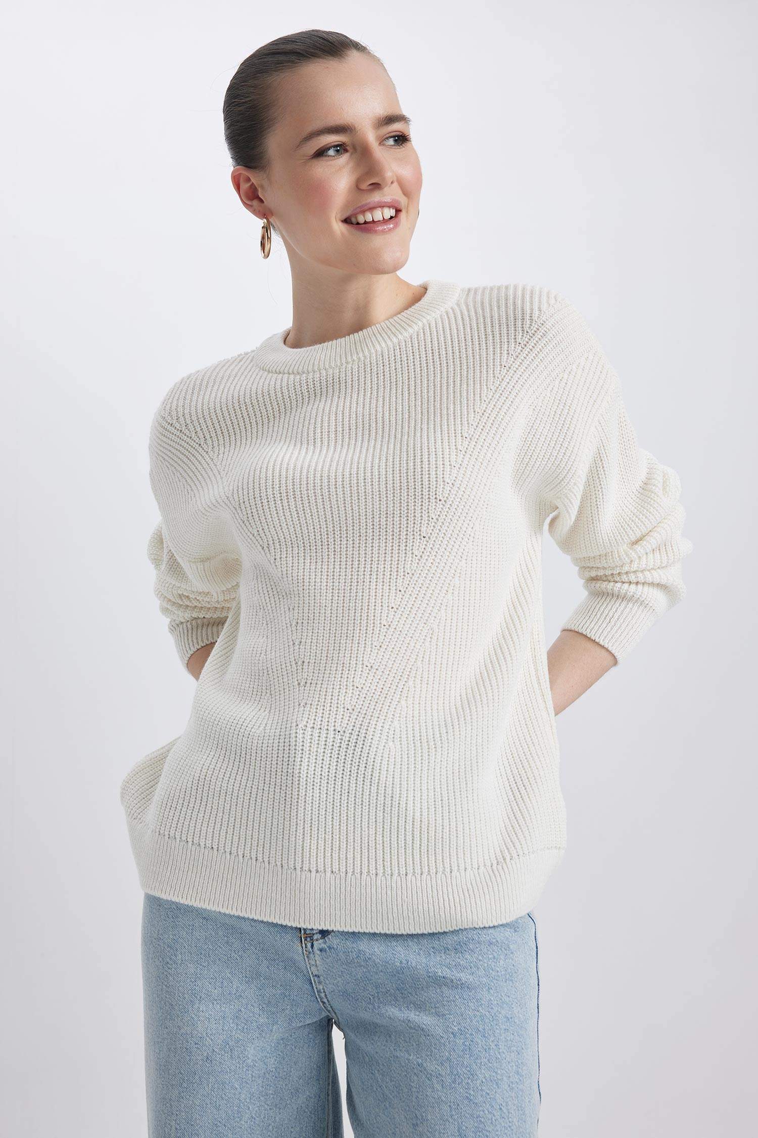 بلوز صوف سادة قصة عادية بياخة مستديرة