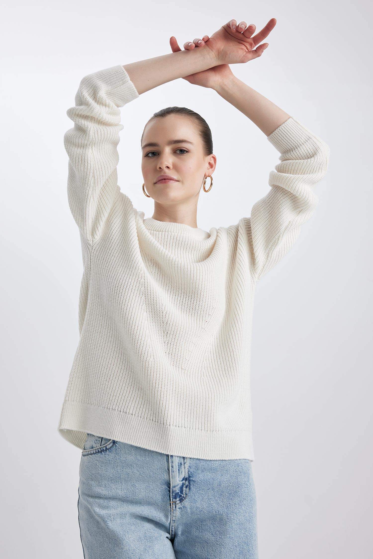 بلوز صوف سادة قصة عادية بياخة مستديرة