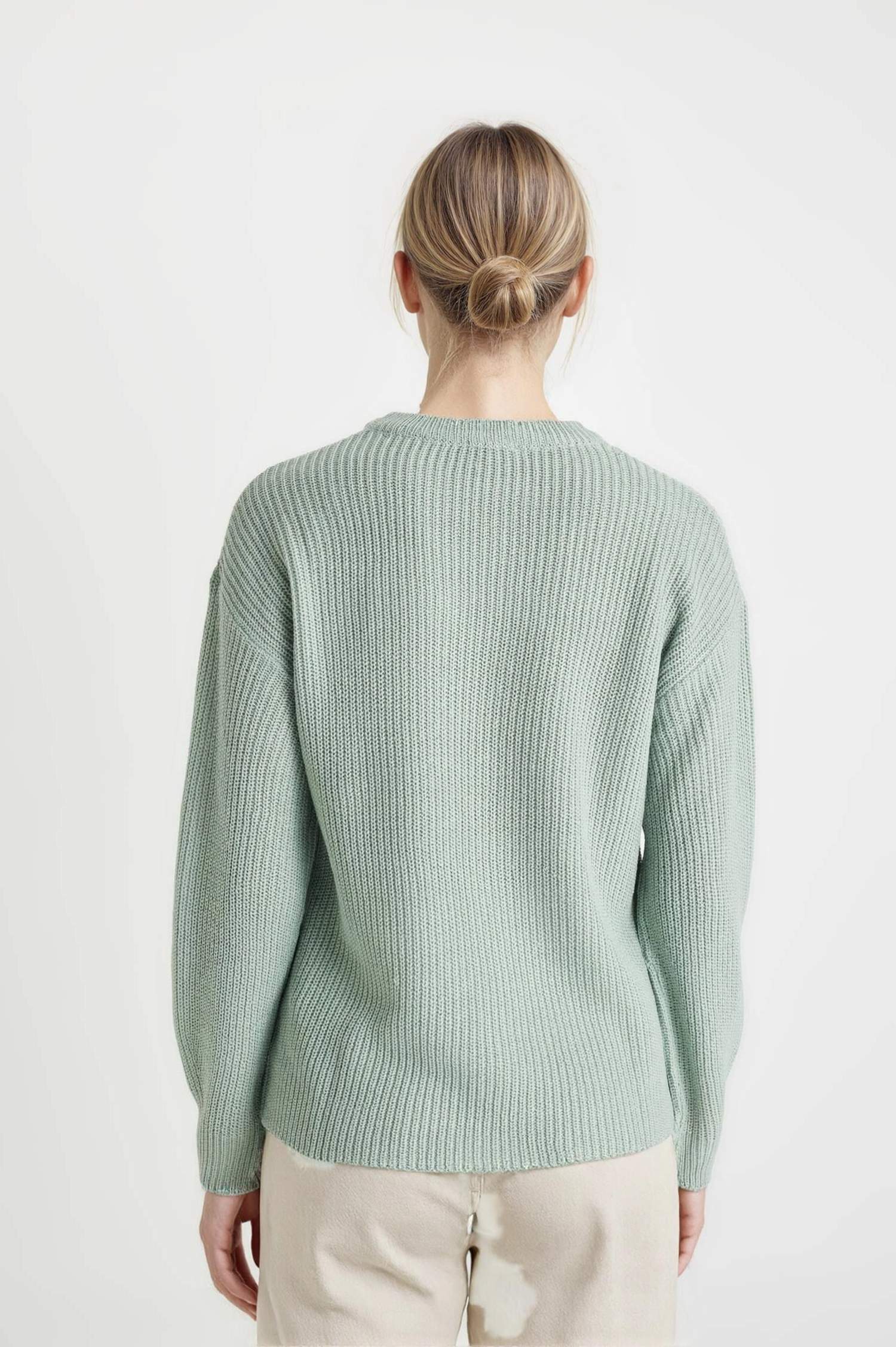 بلوز صوف قصة عادية بياخة مستديرة