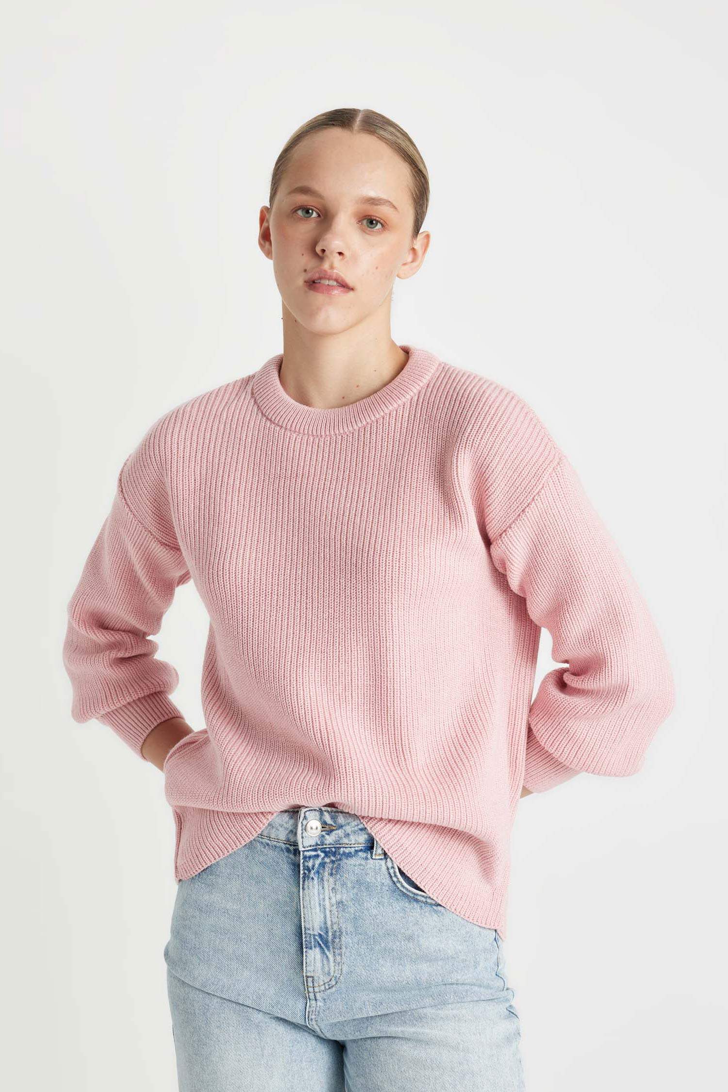 بلوز تريكو قصة عادية بياخة مستديرة