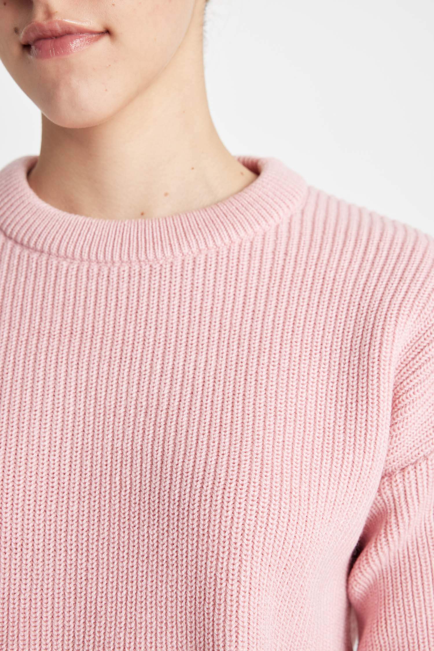 بلوز تريكو قصة عادية بياخة مستديرة