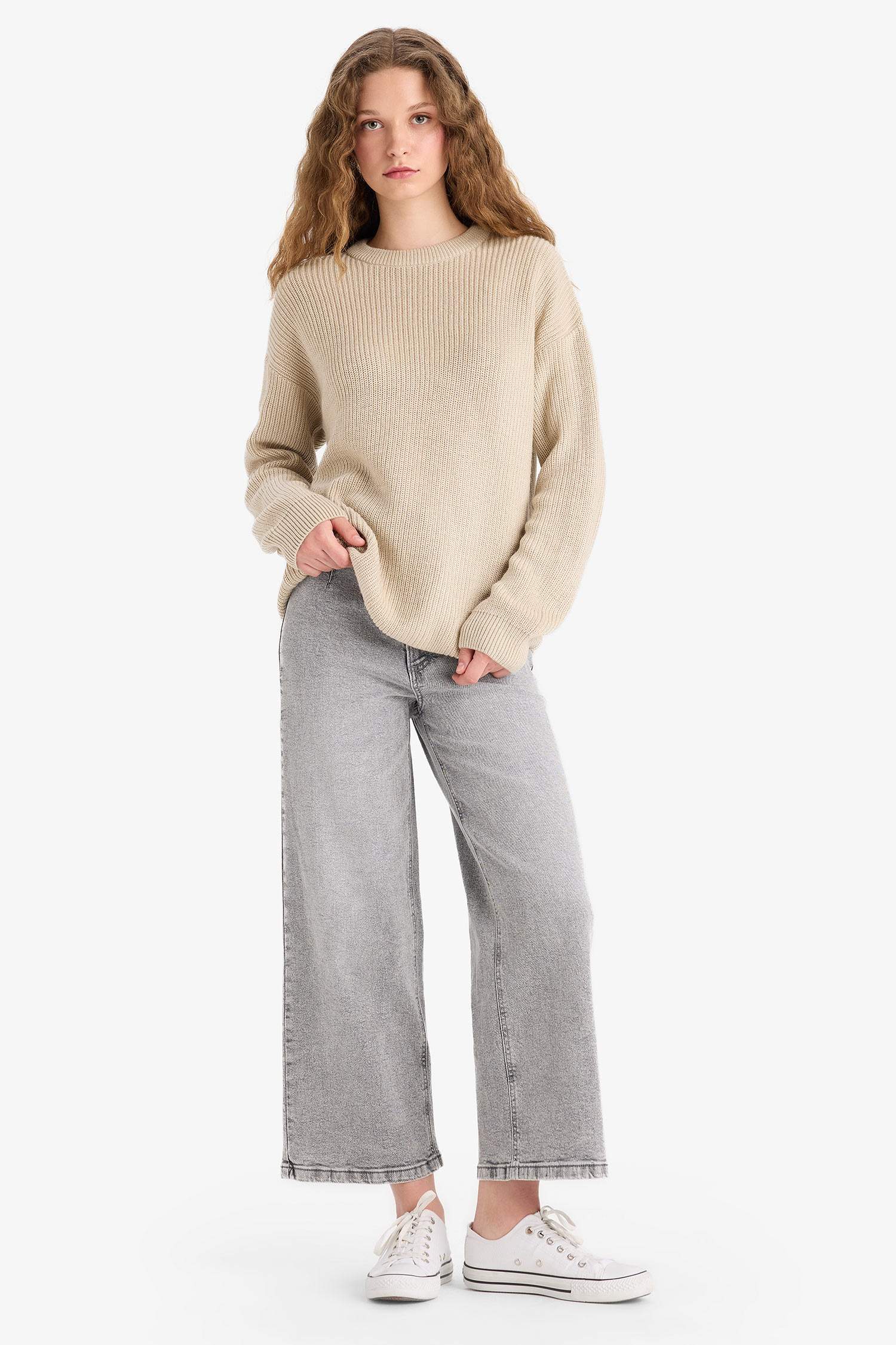 بلوز تريكو بيزك سادة قصة عادية بياخة مستديرة