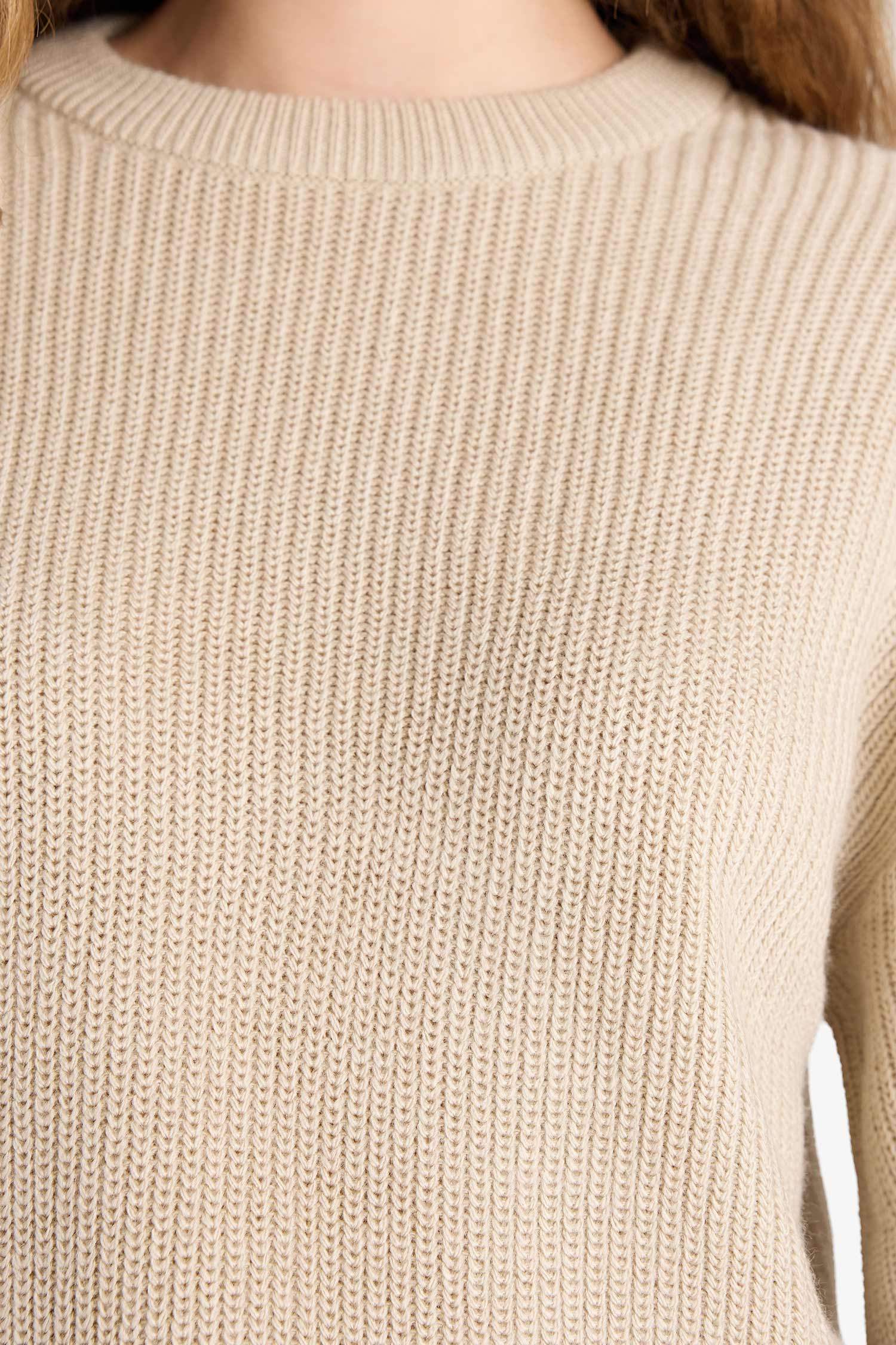 بلوز تريكو بيزك سادة قصة عادية بياخة مستديرة