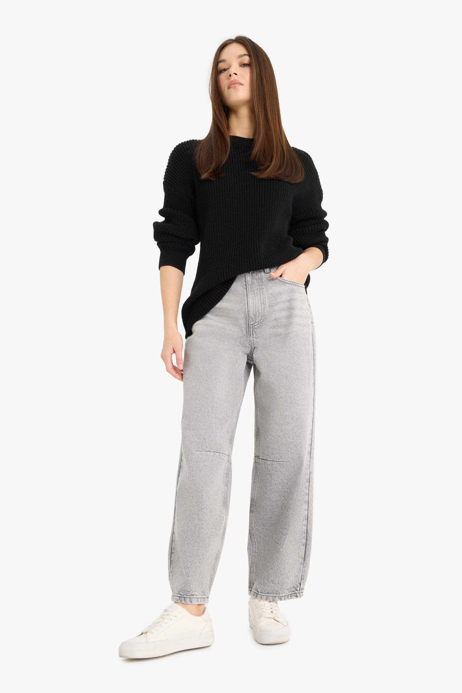 بلوز تريكو بيزك سادة قصة عادية بياخة مستديرة