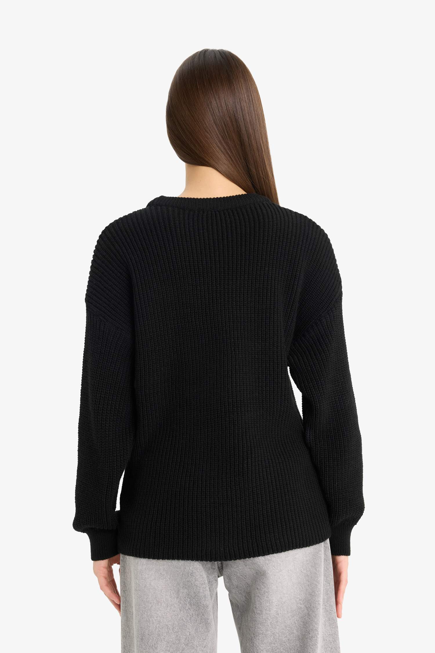 بلوز تريكو بيزك سادة قصة عادية بياخة مستديرة