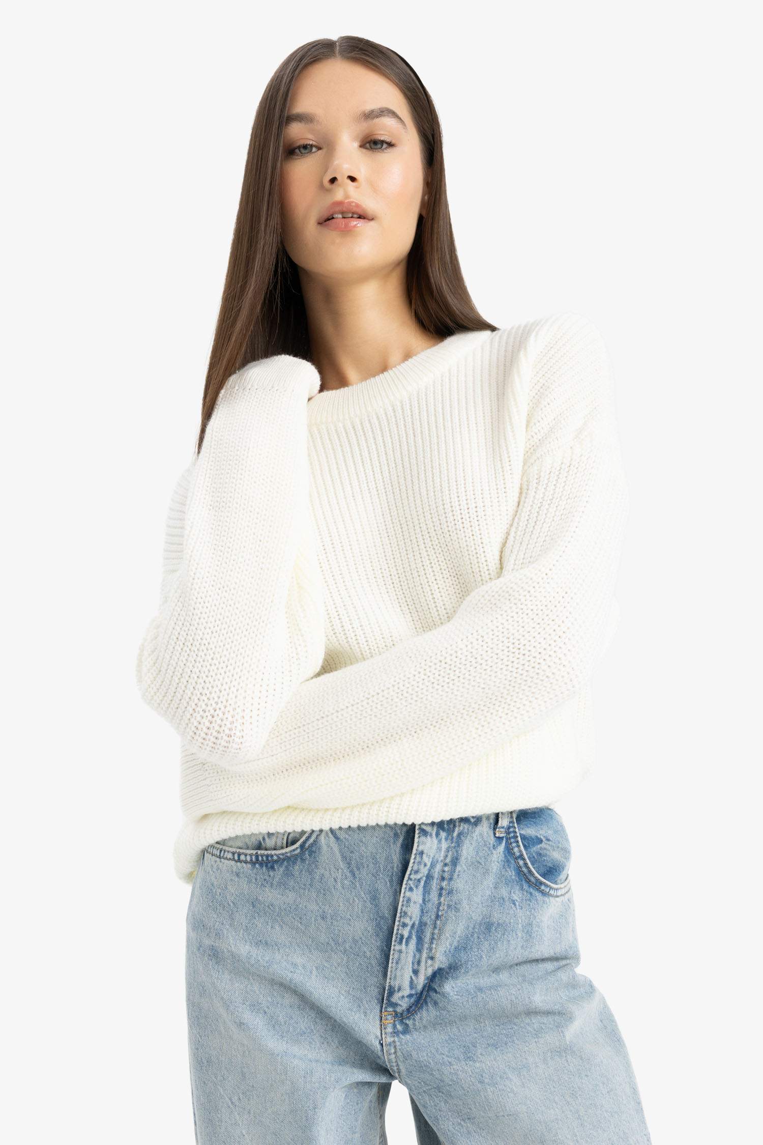 بلوز تريكو بيزك سادة قصة عادية بياخة مستديرة