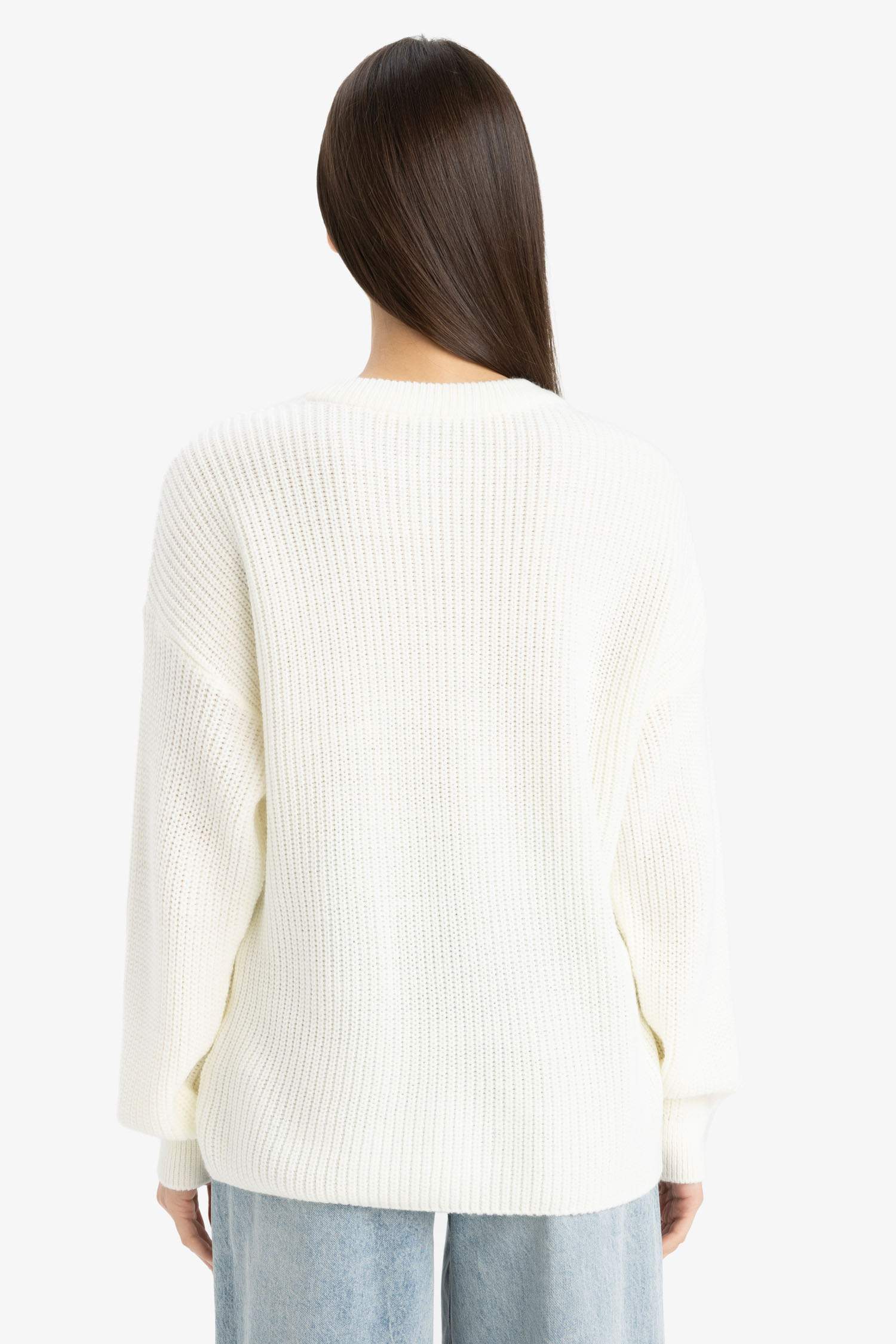 بلوز تريكو بيزك سادة قصة عادية بياخة مستديرة