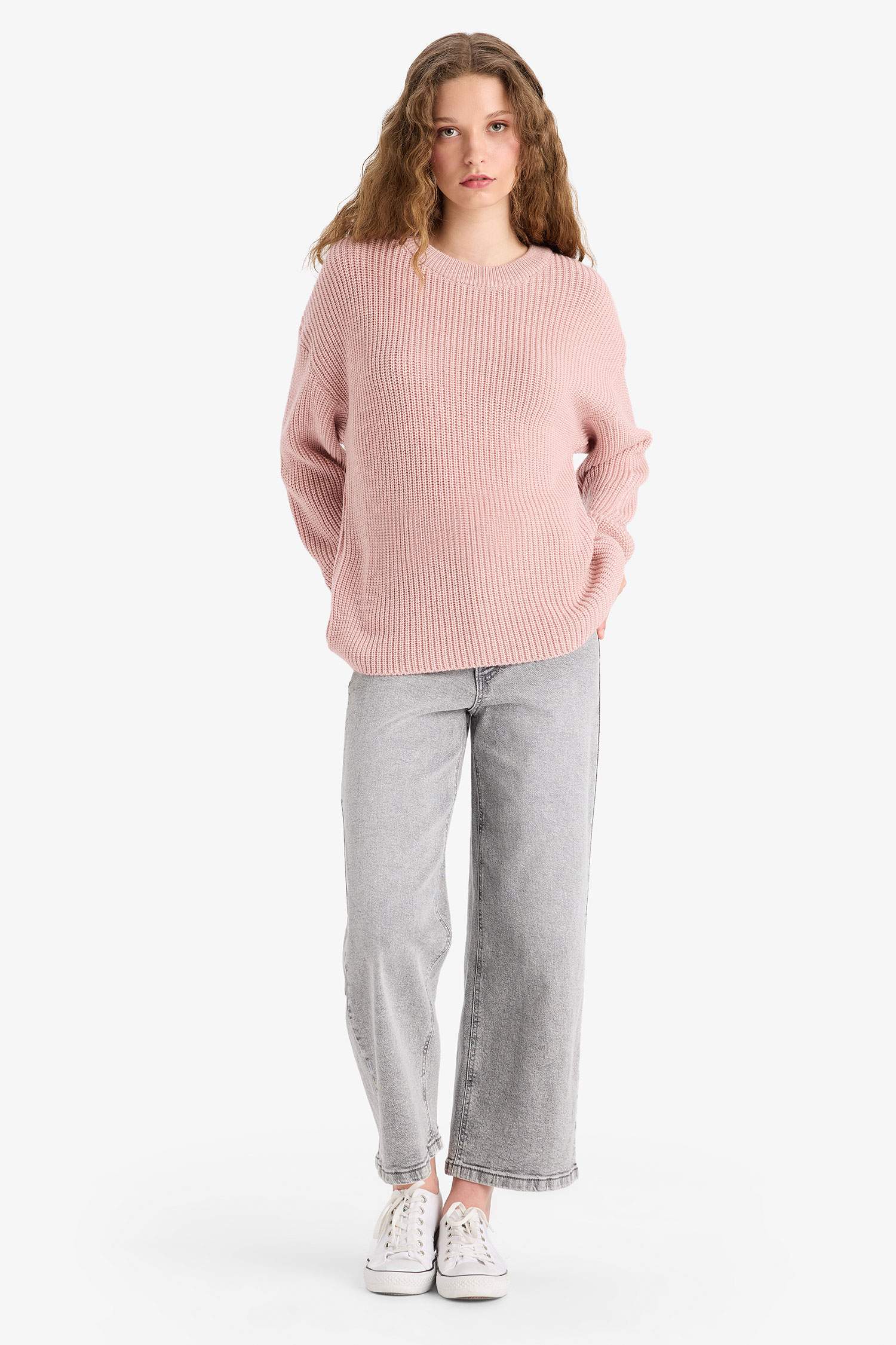 بلوز تريكو بيزك سادة قصة عادية بياخة مستديرة