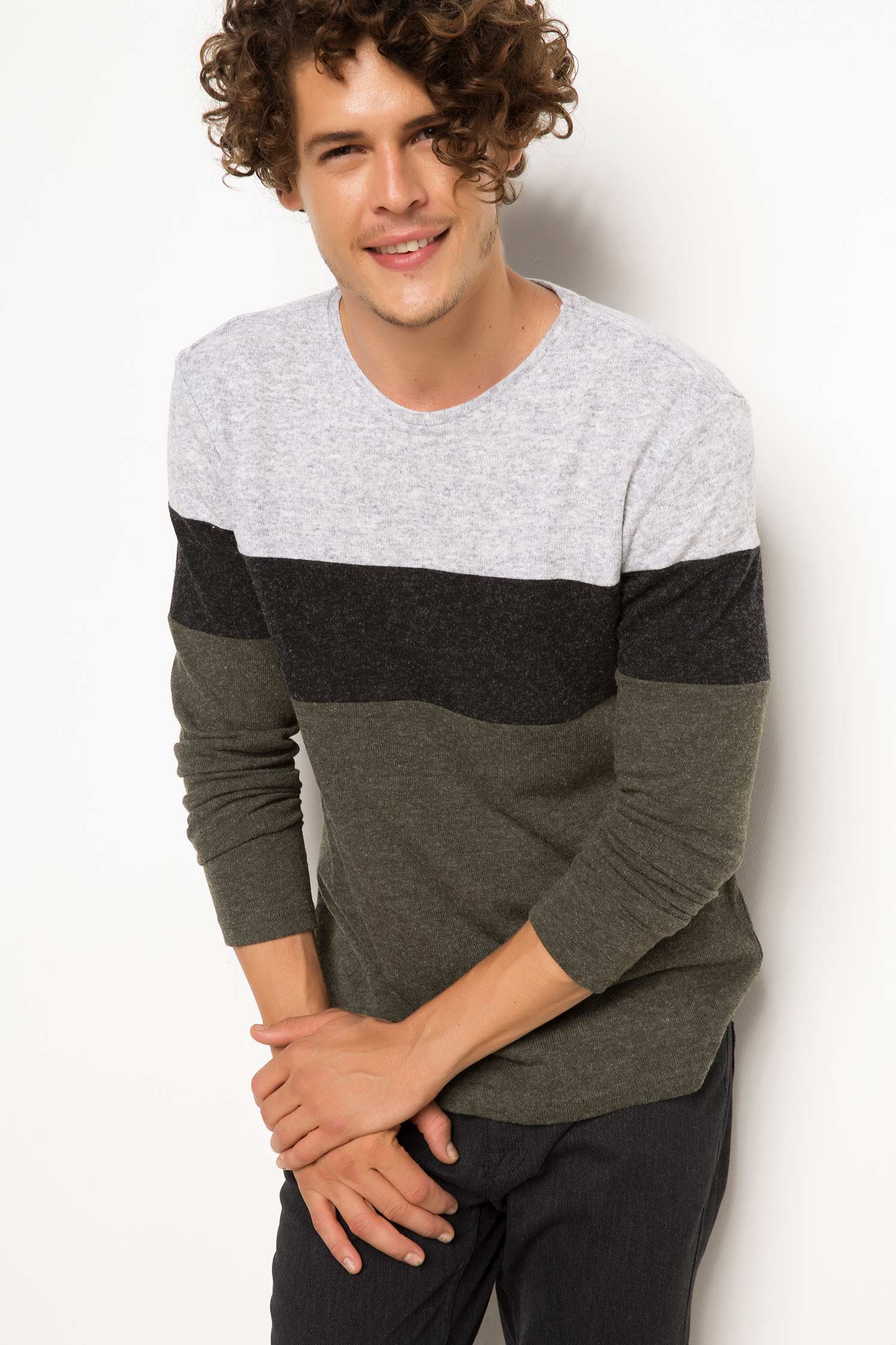 Defacto Çizgili Sweatshirt. 1