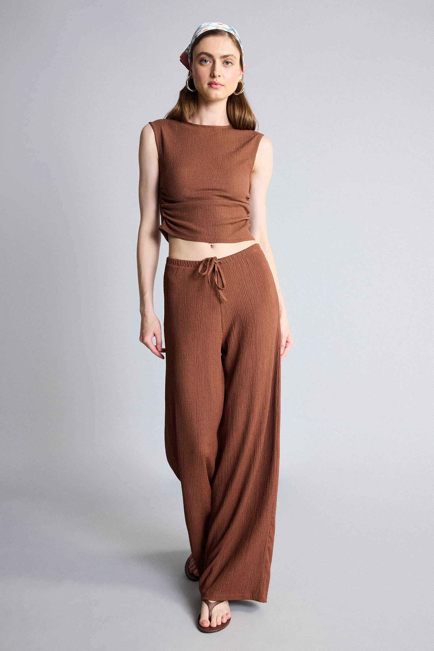 DeFacto Straight Fit Kırışık Dokulu Pantolon görsel 2