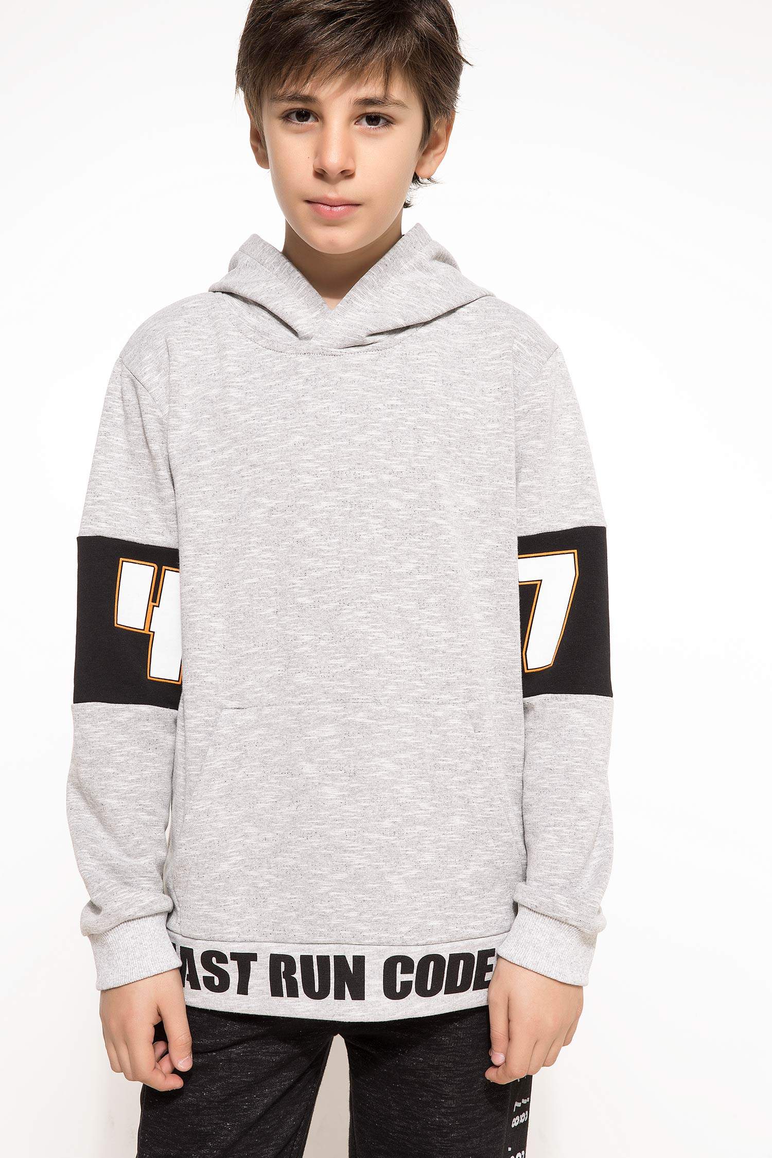 Defacto Kolları Baskı Detaylı Kapüşonlu Sweatshirt. 1