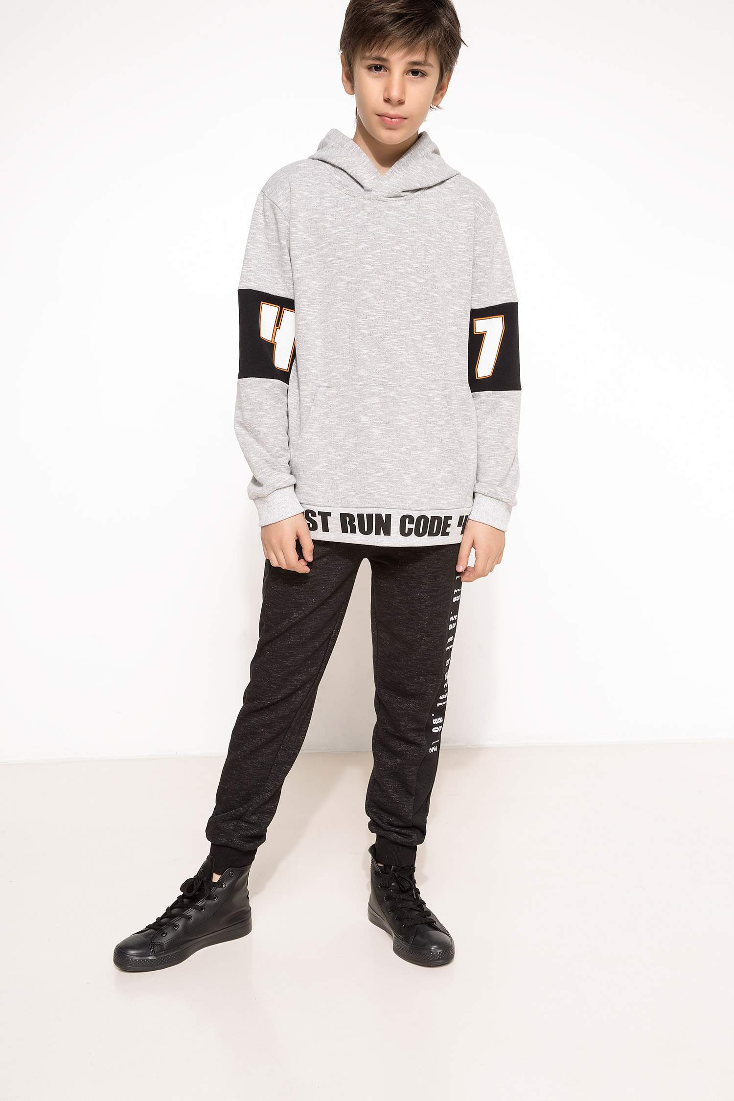 Defacto Kolları Baskı Detaylı Kapüşonlu Sweatshirt. 2