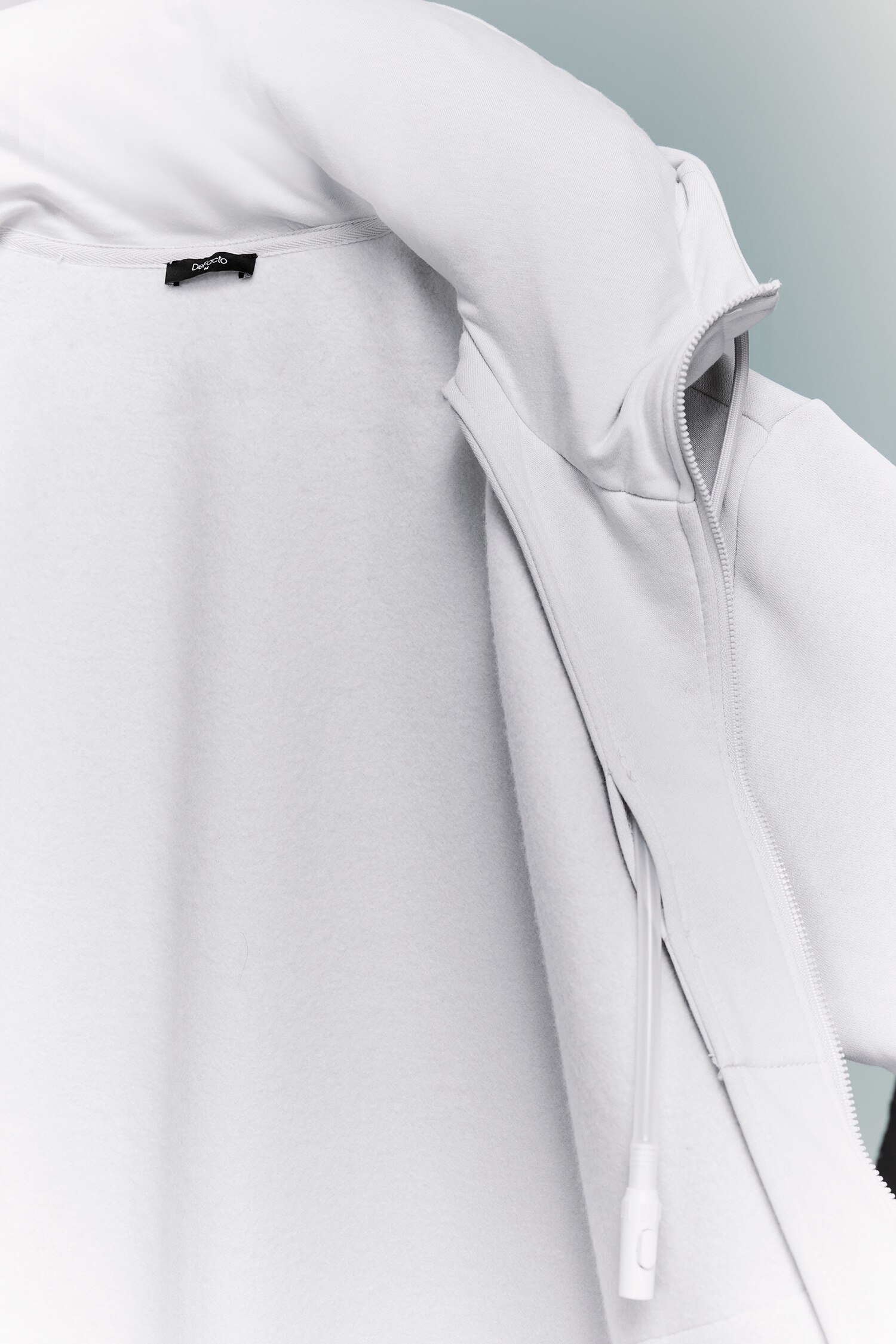 DeFacto Şişirilebilir Boyun Yastıklı Fermuarlı Sweatshirt görsel 8