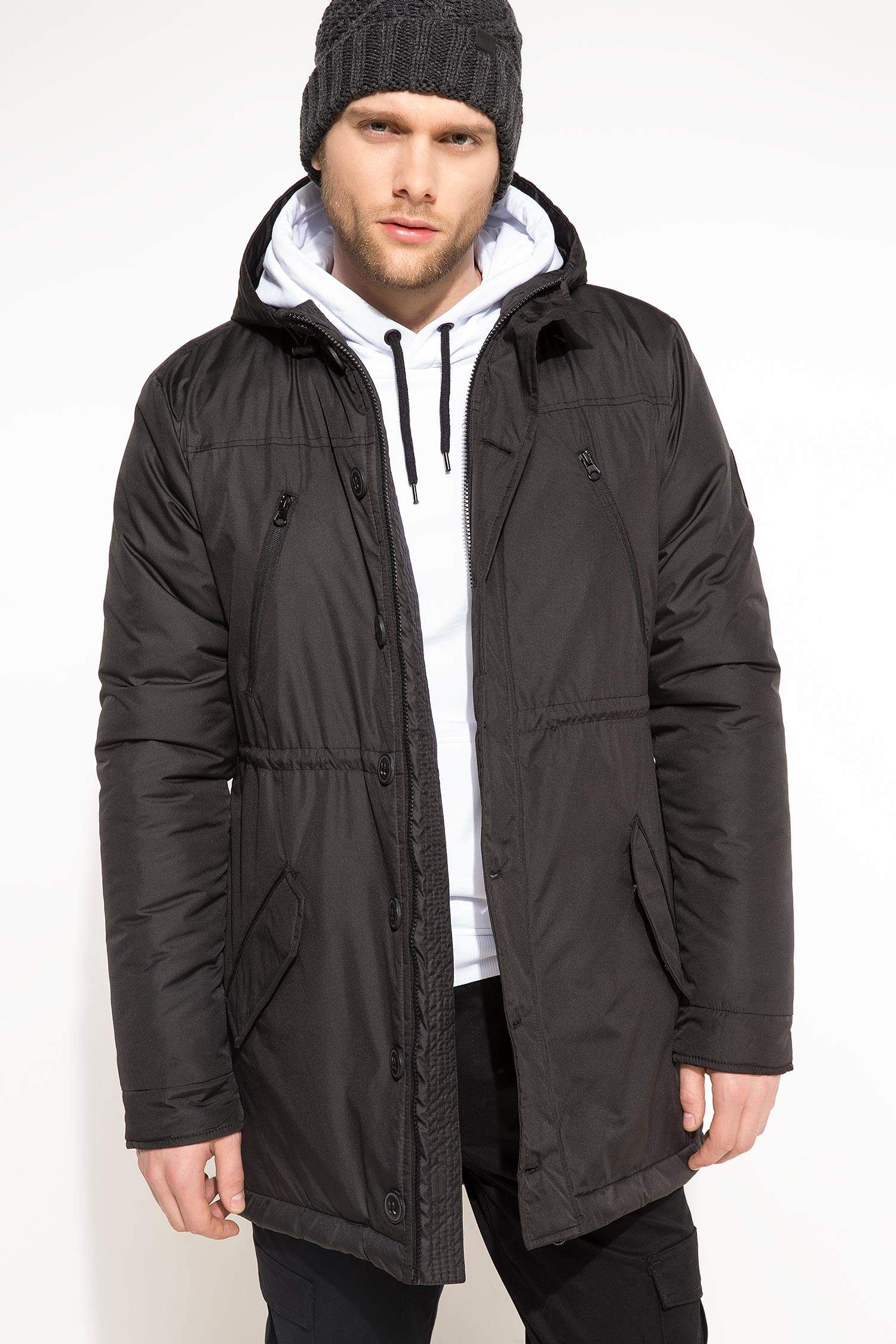 Defacto Kapüşonlu Parka. 1