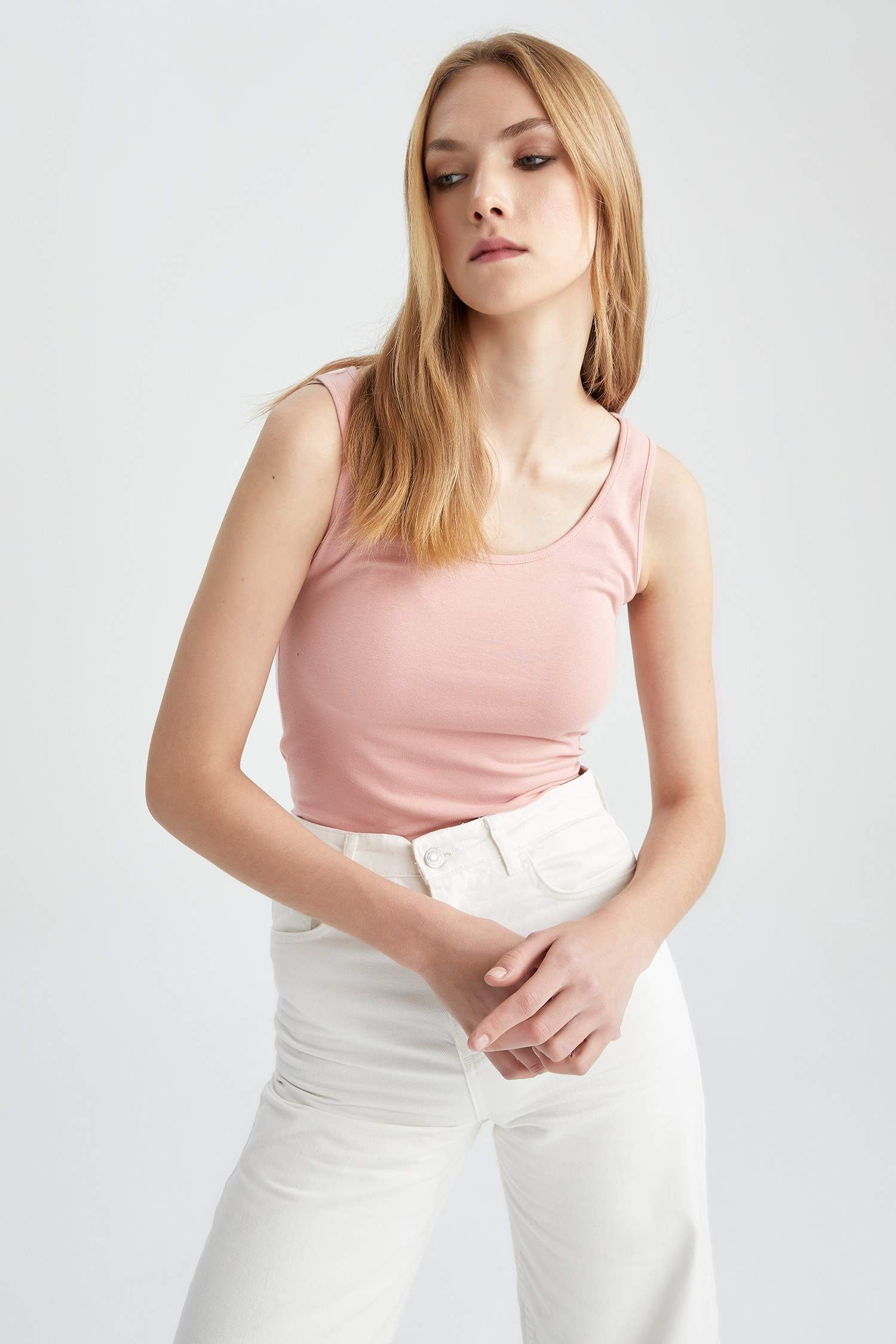 فانيلة سليم فيت بياقة مستديرة