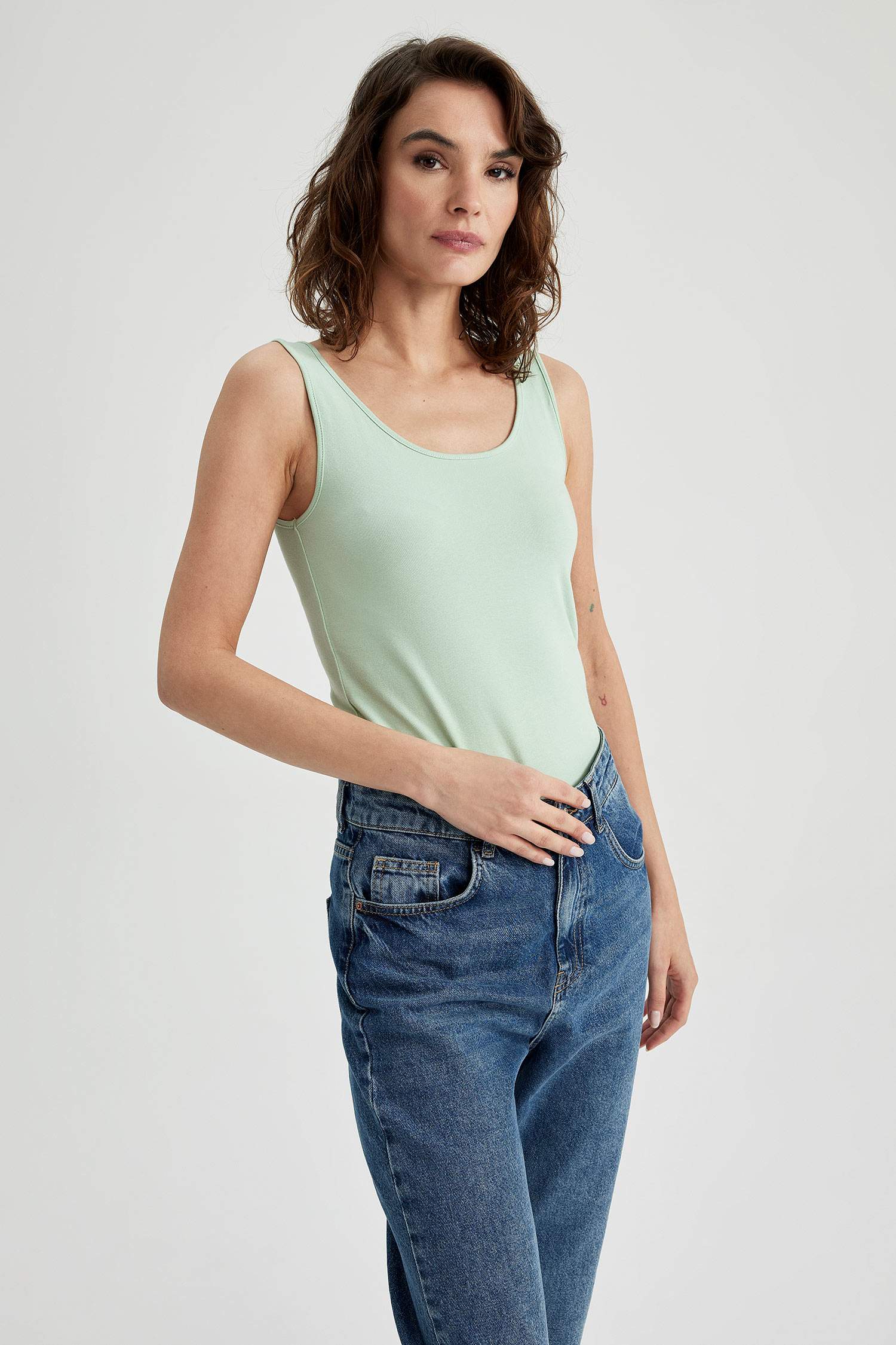 Slim Fit Dar Kesim U Yaka Basic Düz Atlet