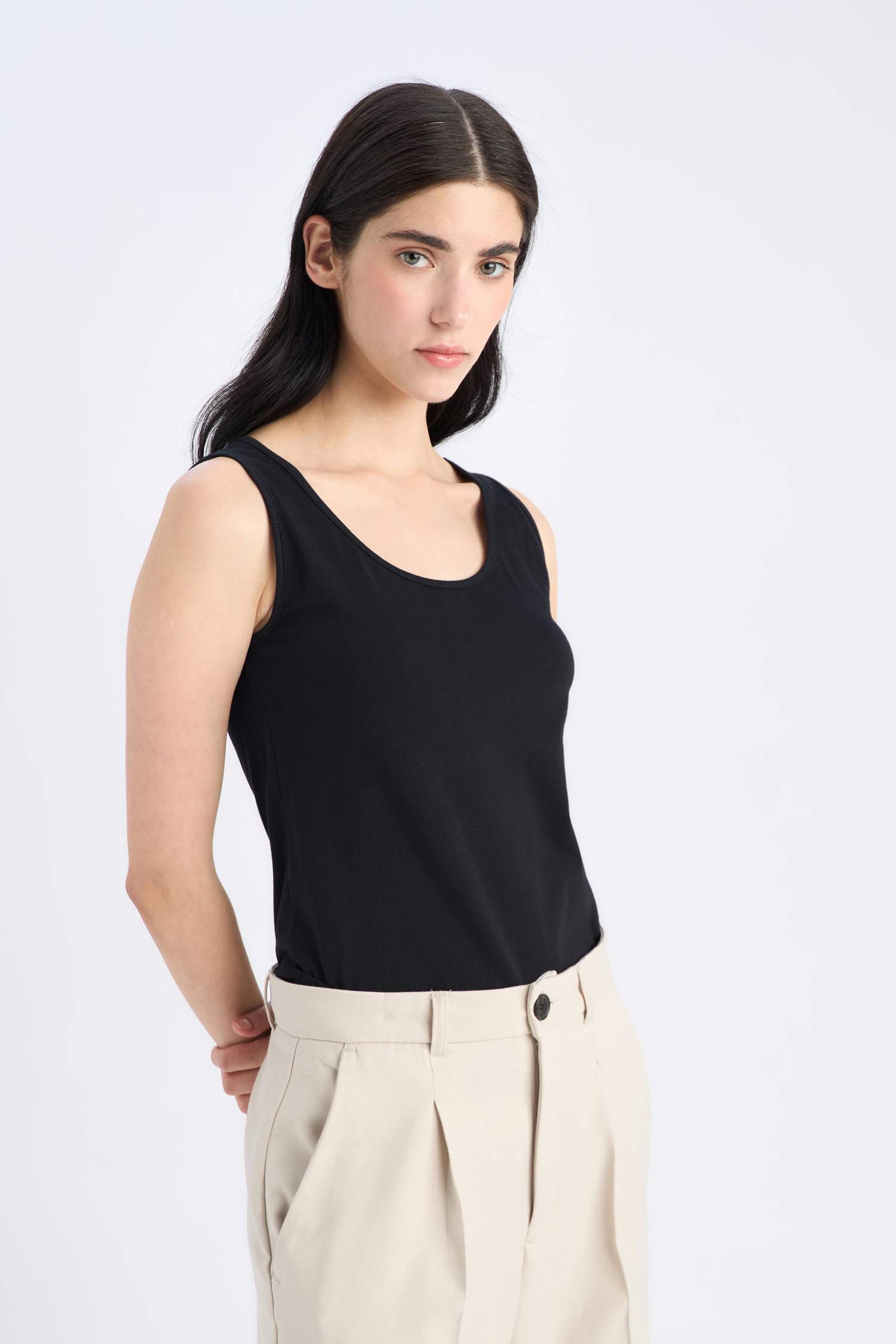 كيمونه اسود سادة سليم فيت بياخة مستديرة