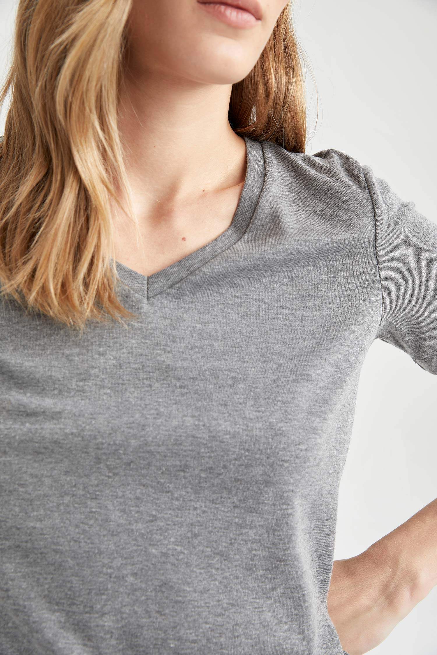 T-shirt slim en coton à manches courtes et col V