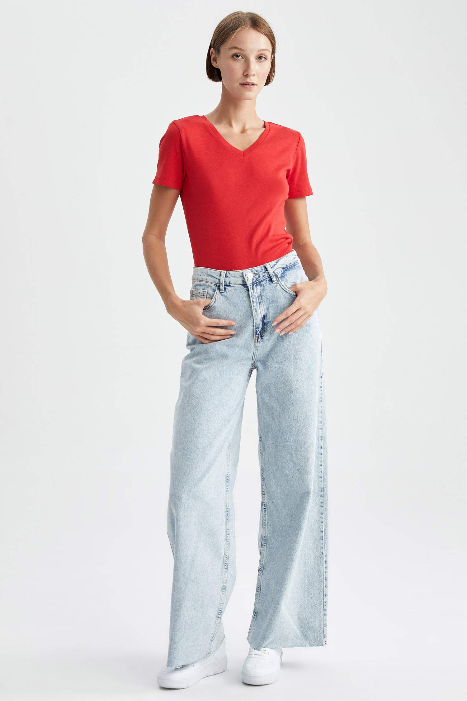 تي شيرت قطن نص كم سليم فيت بياقة V