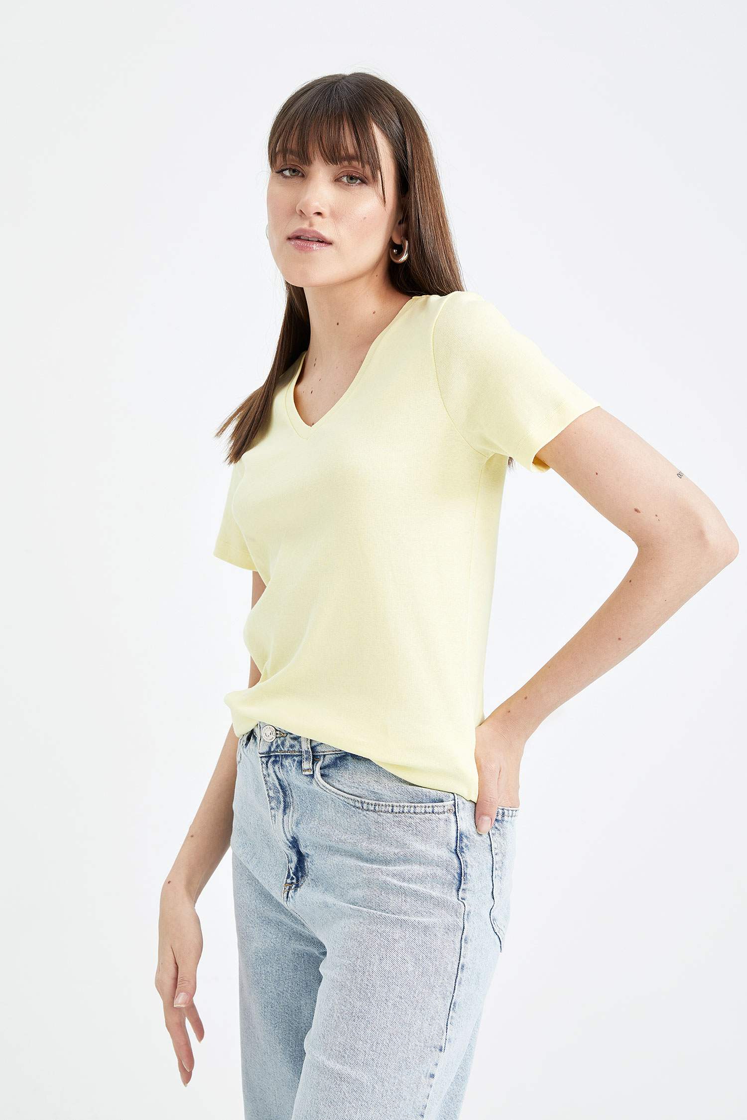 تي شيرت قطن سليم فيت بياقة V