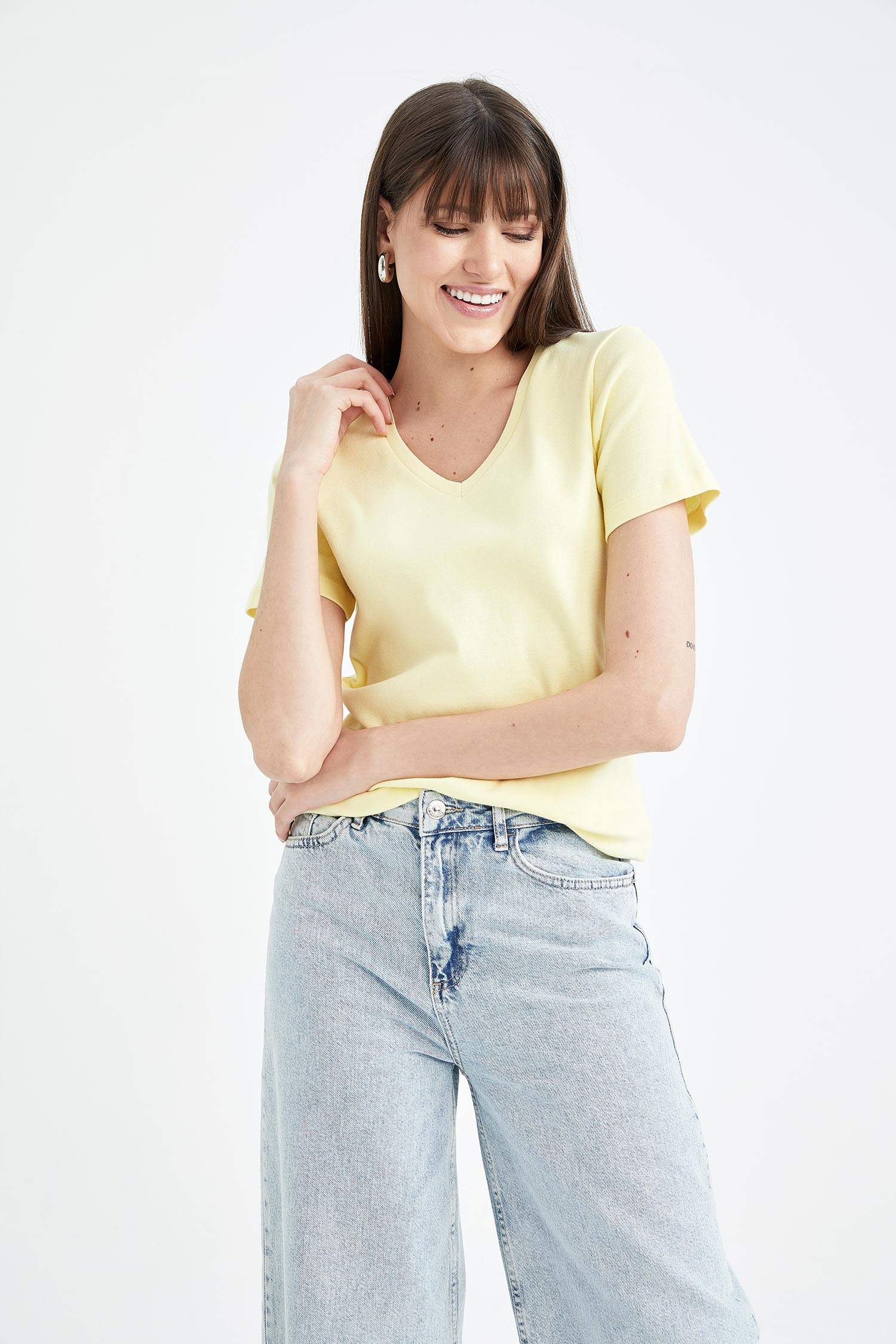 تي شيرت قطن سليم فيت بياقة V