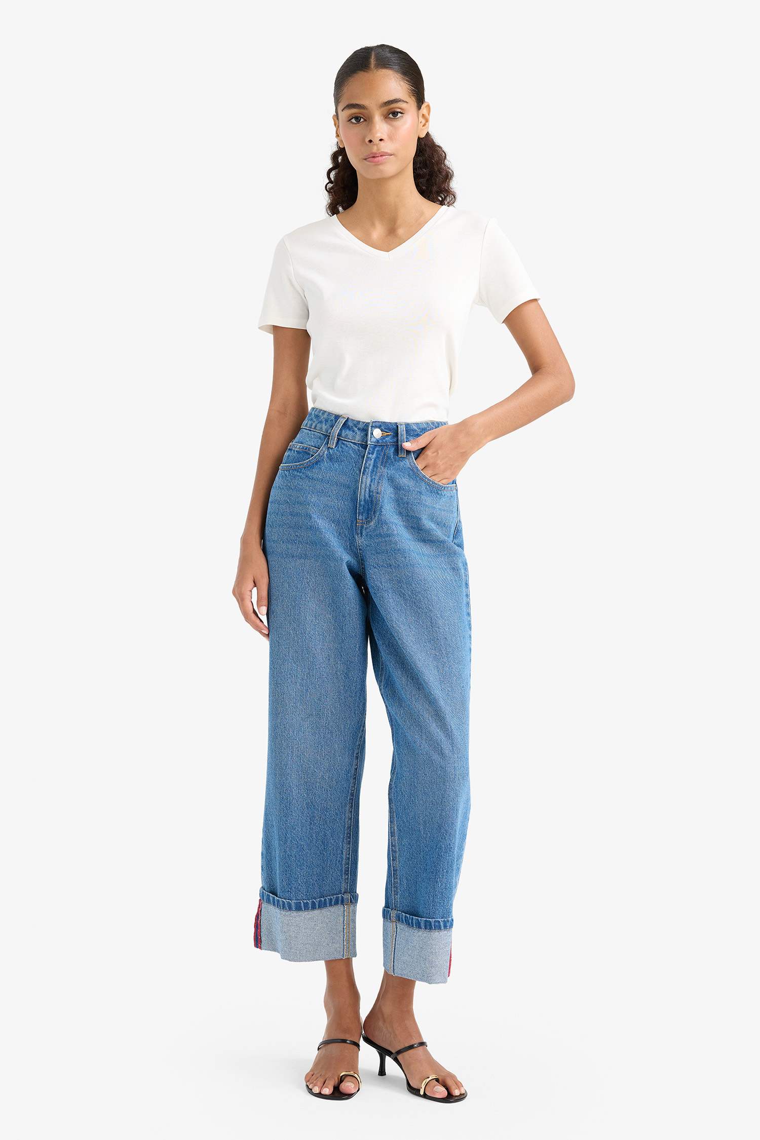 Slim Fit Dar Kesim V Yaka Basic Düz Ribana Kısa Kollu Tişört