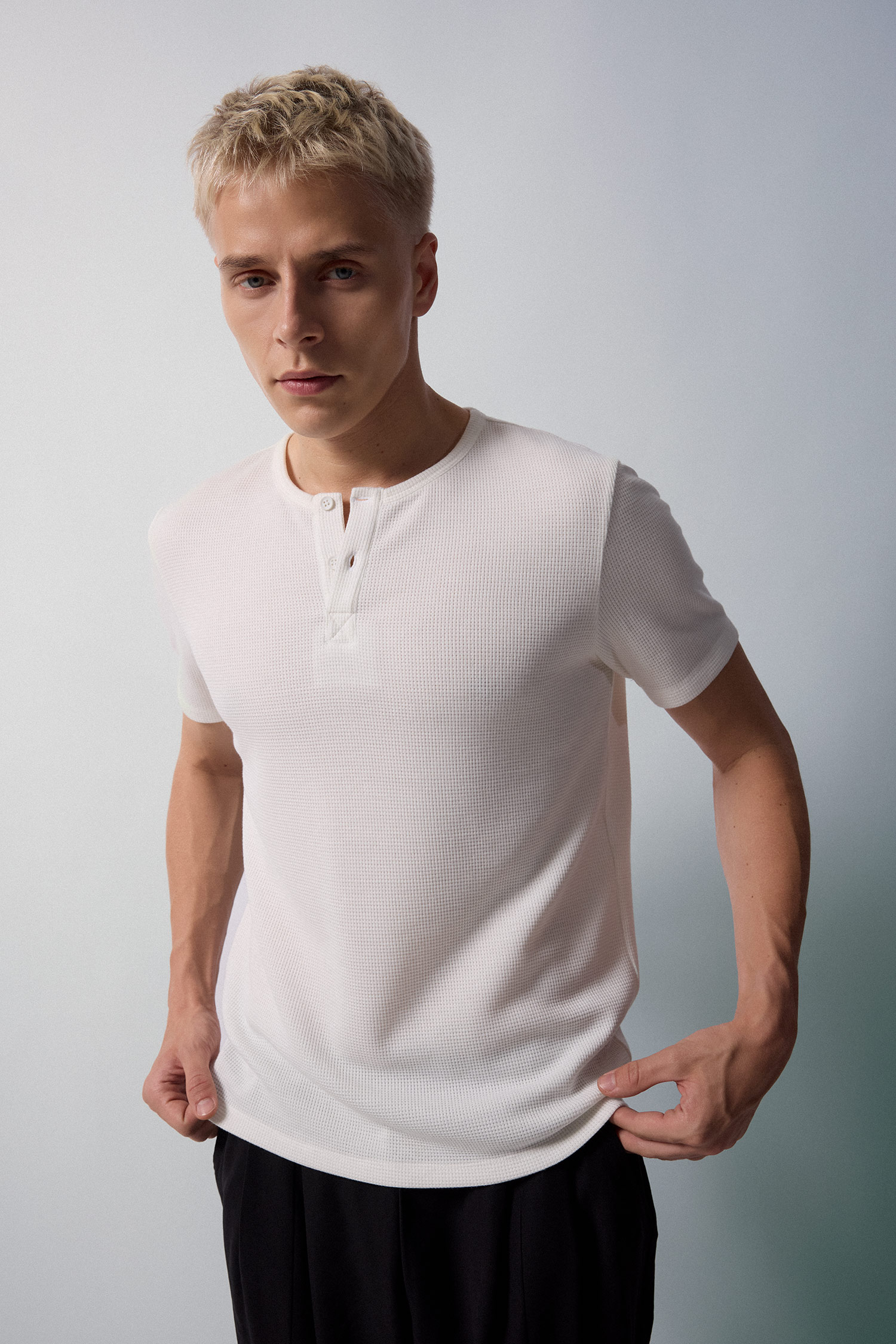DeFacto Slım Fıt Waffle Henley Yaka Tişört