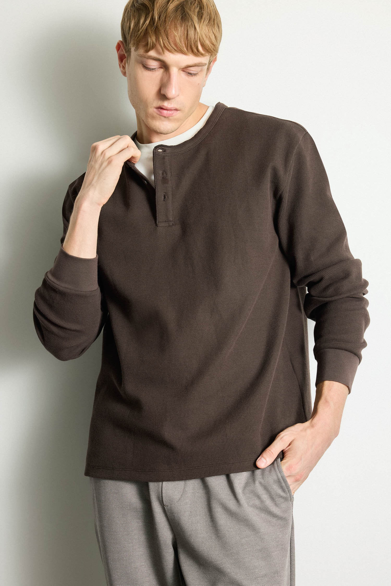 DeFacto Regular Fit Henley Yaka Basic Tişört görsel 3