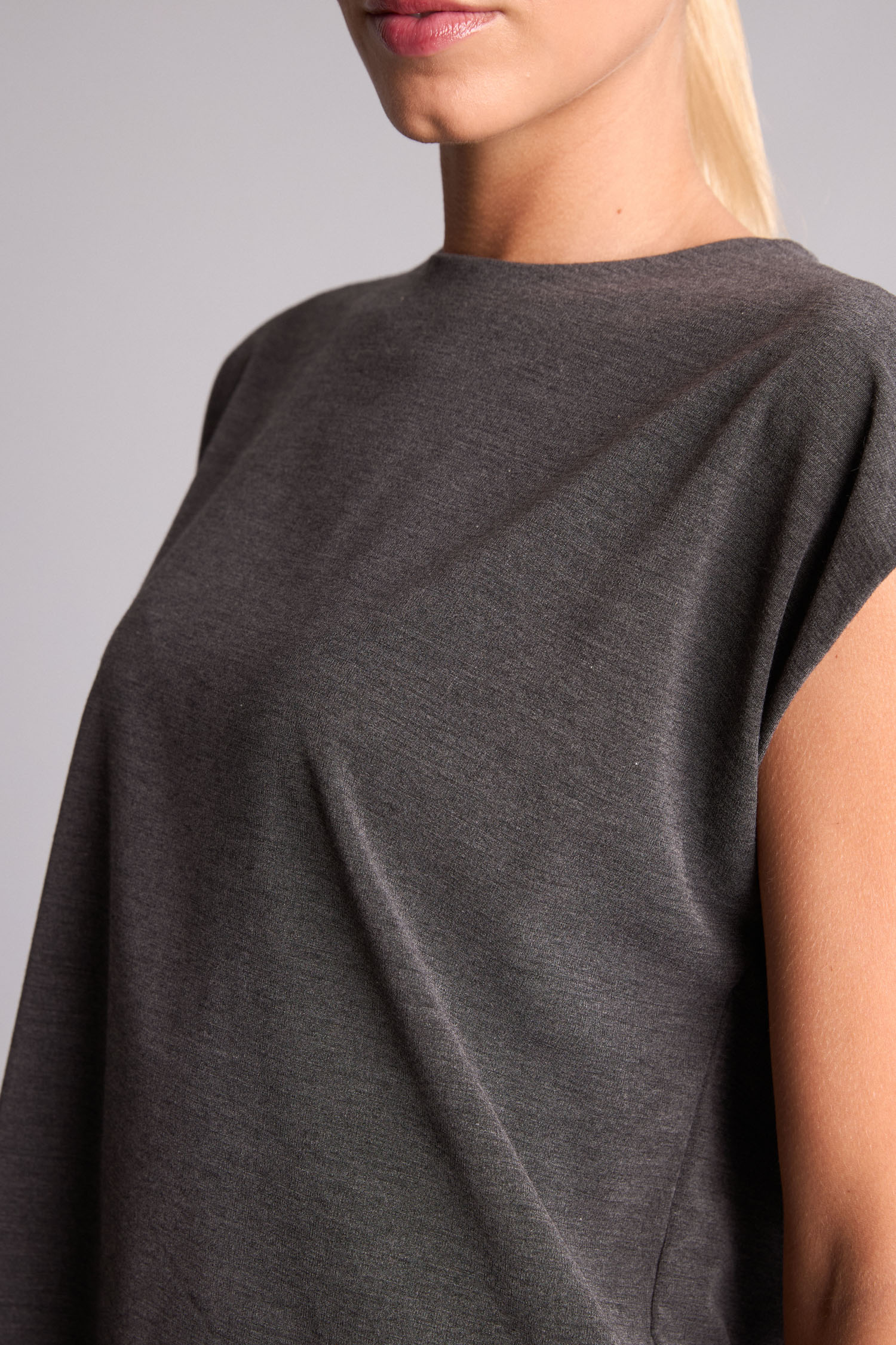 DeFacto Loose Fit Kısa Kolsuz Krep Tişört görsel 4