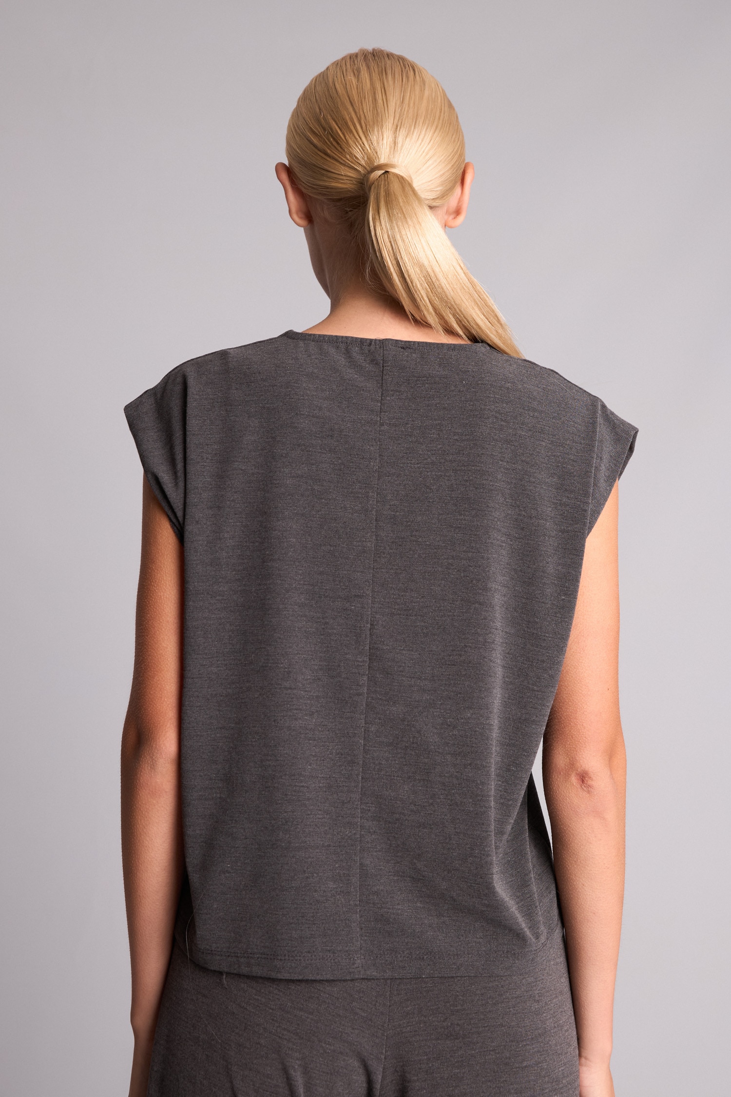 DeFacto Loose Fit Kısa Kolsuz Krep Tişört görsel 5