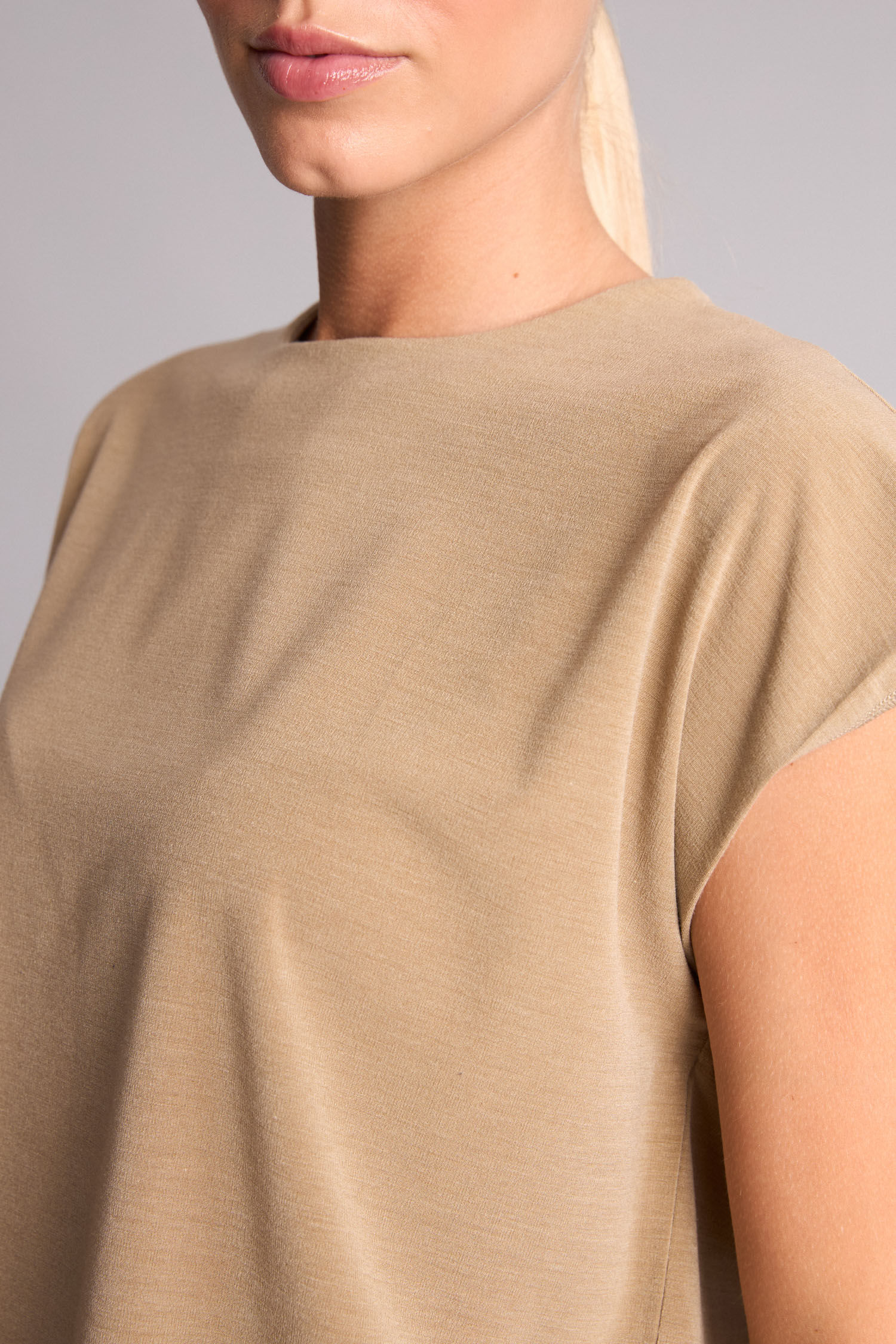 DeFacto Loose Fit Kısa Kolsuz Krep Tişört görsel 4