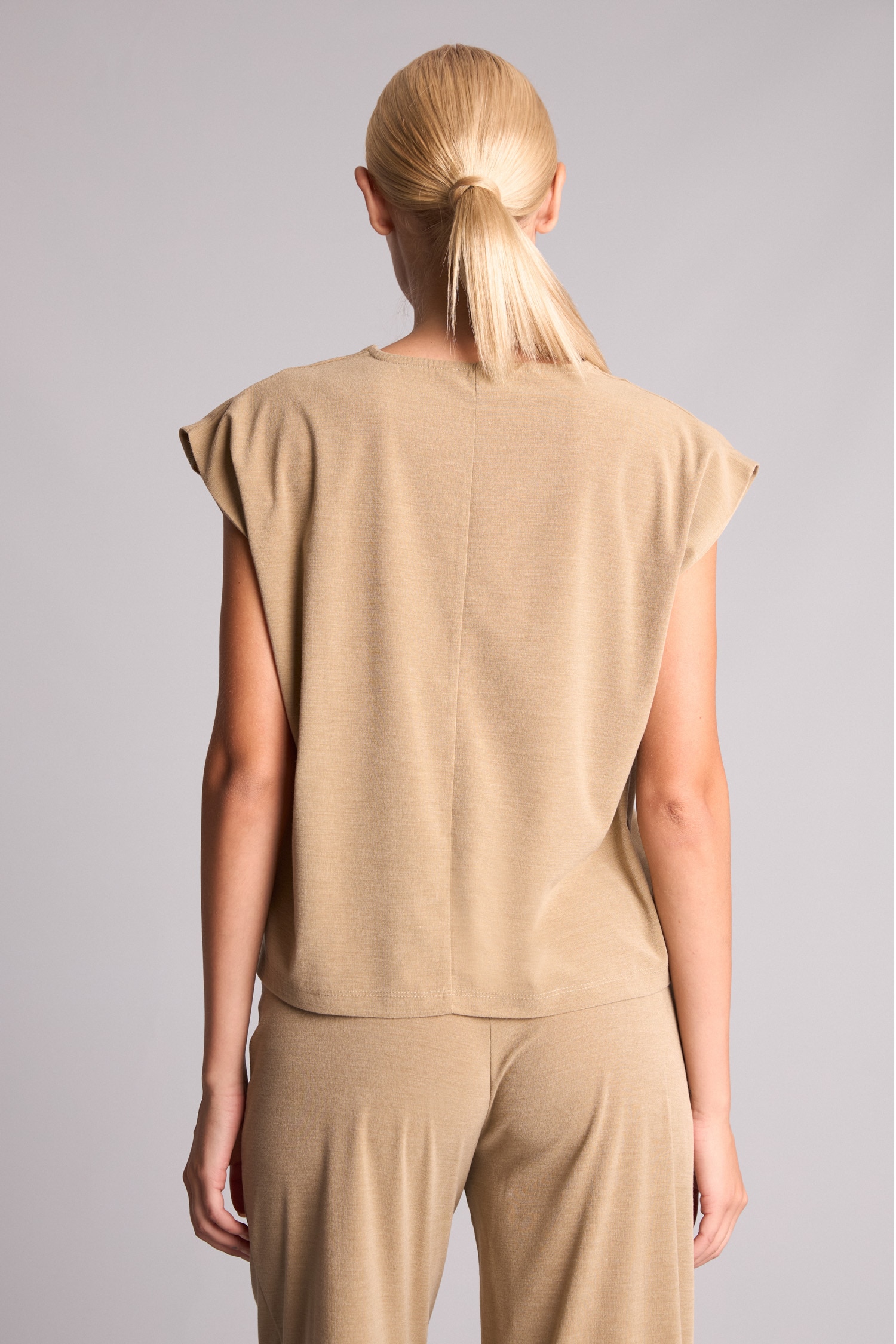 DeFacto Loose Fit Kısa Kolsuz Krep Tişört görsel 5