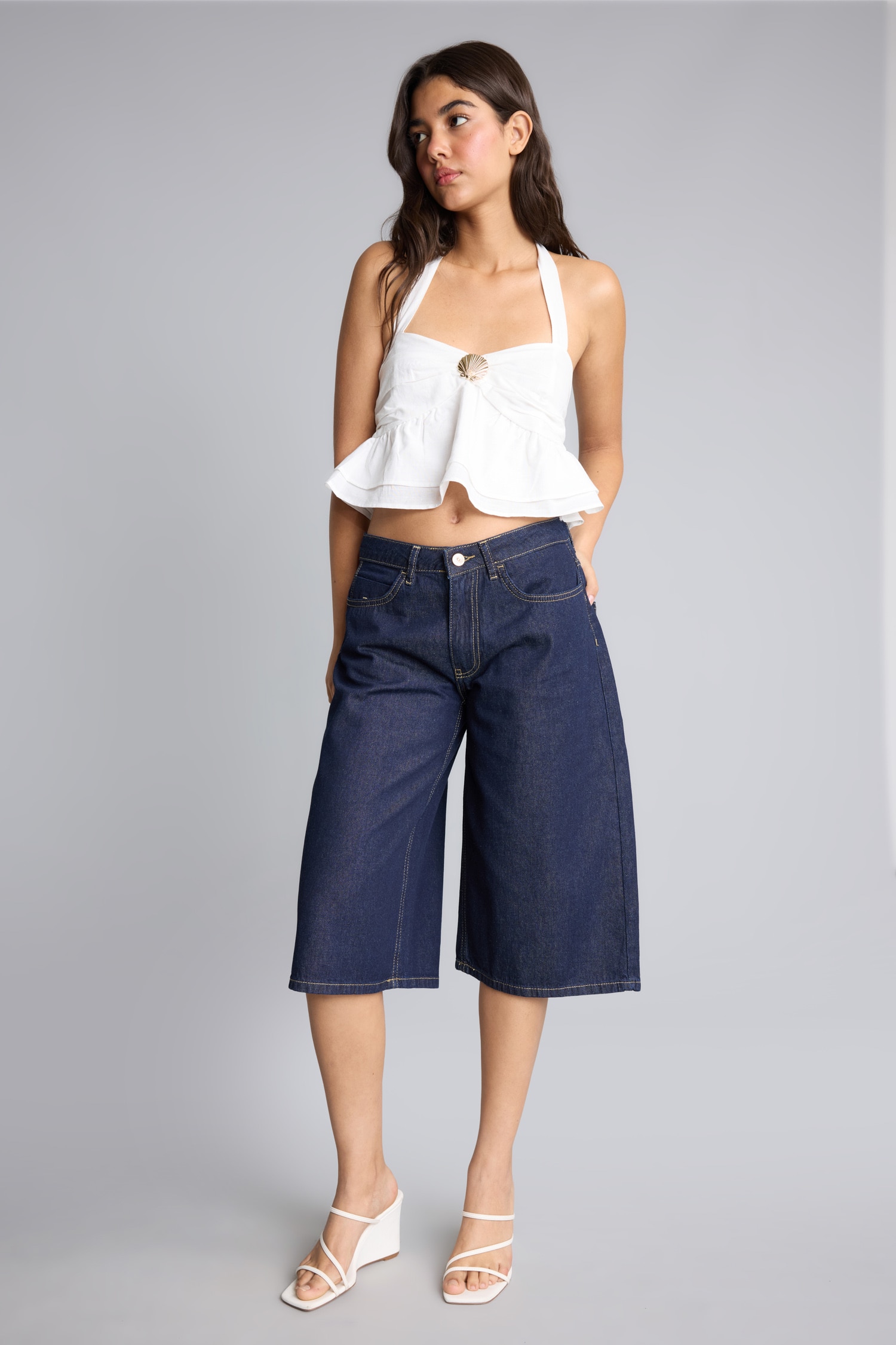 DeFacto %100 Pamuk Yüksek Bel Geniş Paça Bermuda Jean Şort görsel 2