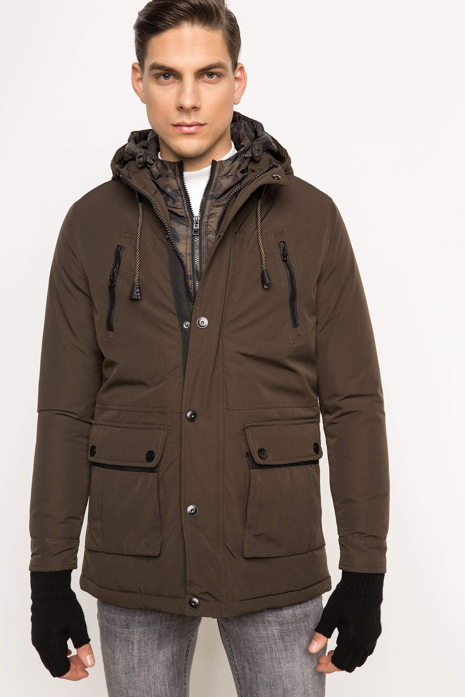 Defacto Kapşonlu Regular Fit Parka. 1