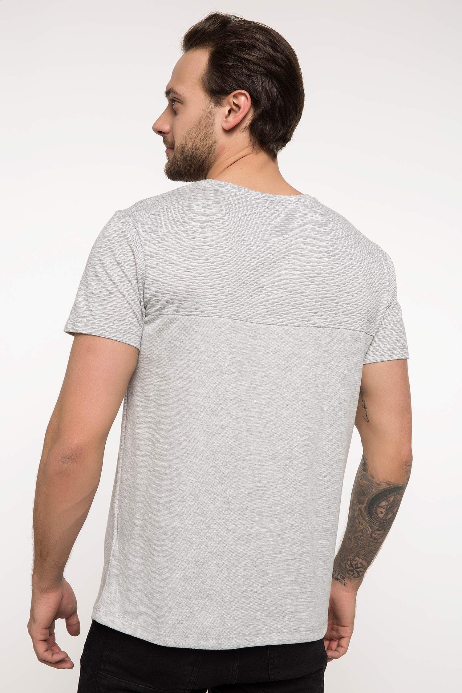 Defacto Sıfır Yaka Rahat Kesim T-shirt. 3