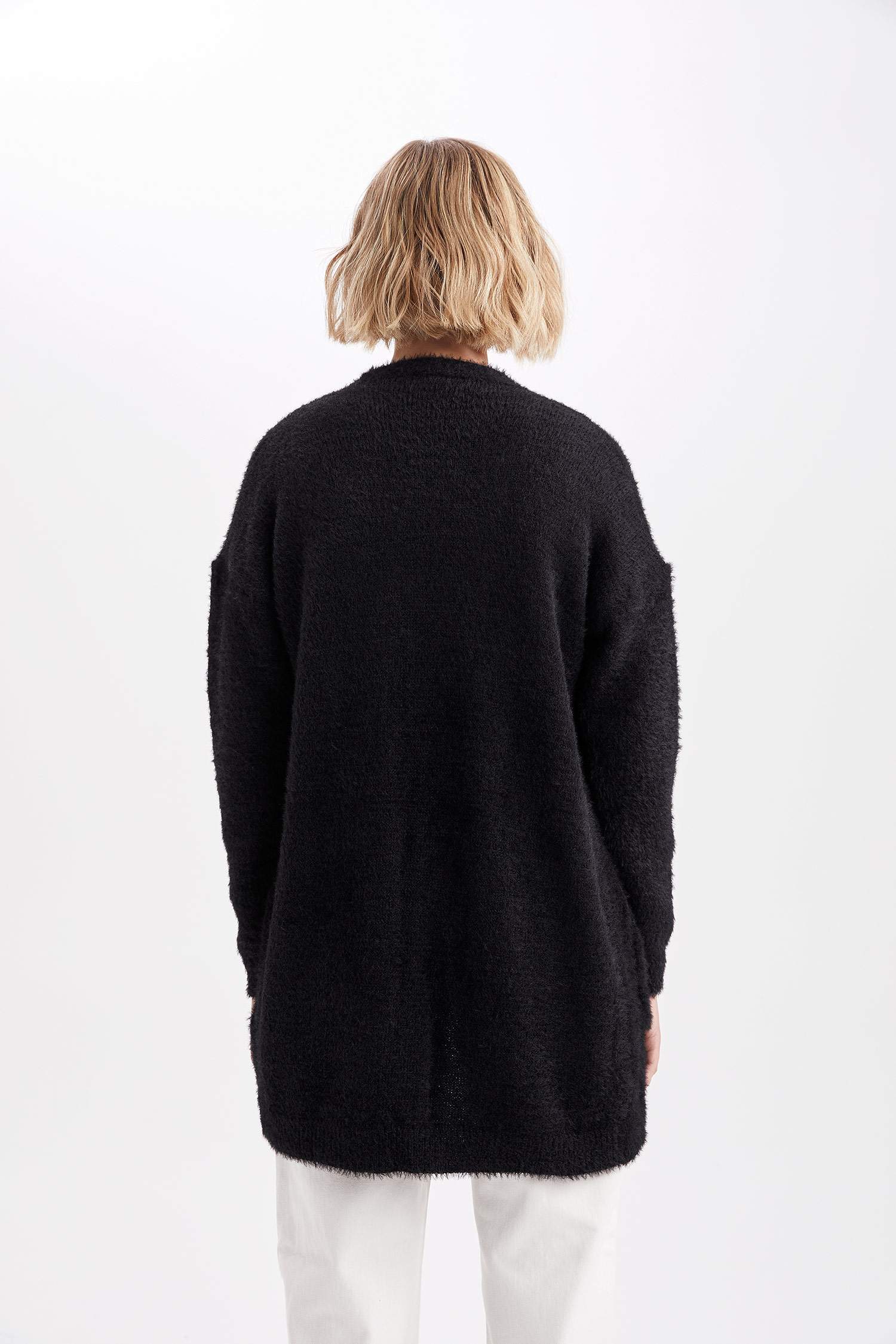 سويترتريكو بقصة عادية بكتف نازل مفصل بجيب