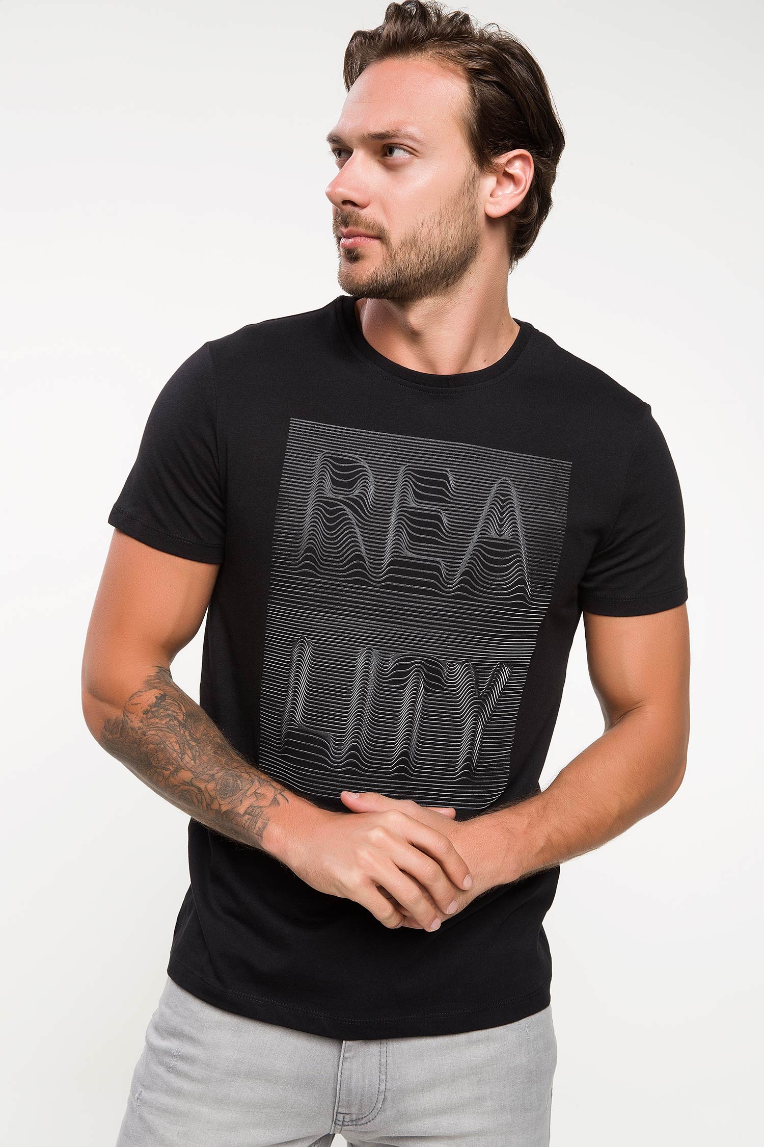 Defacto 3 Boyutlu Yazı Baskılı T-shirt. 1