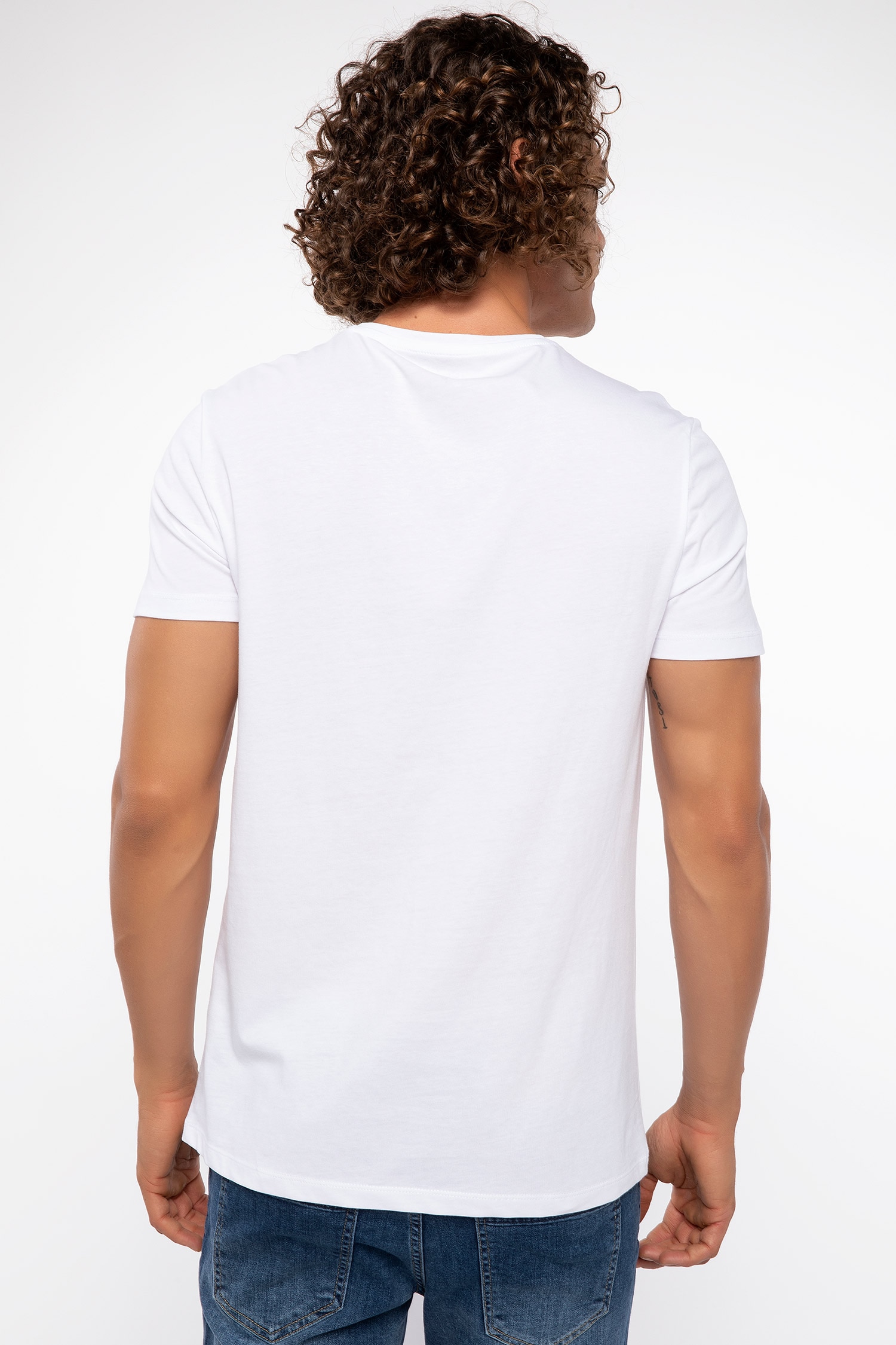 Defacto 3 Boyutlu Yazı Baskılı T-shirt. 4