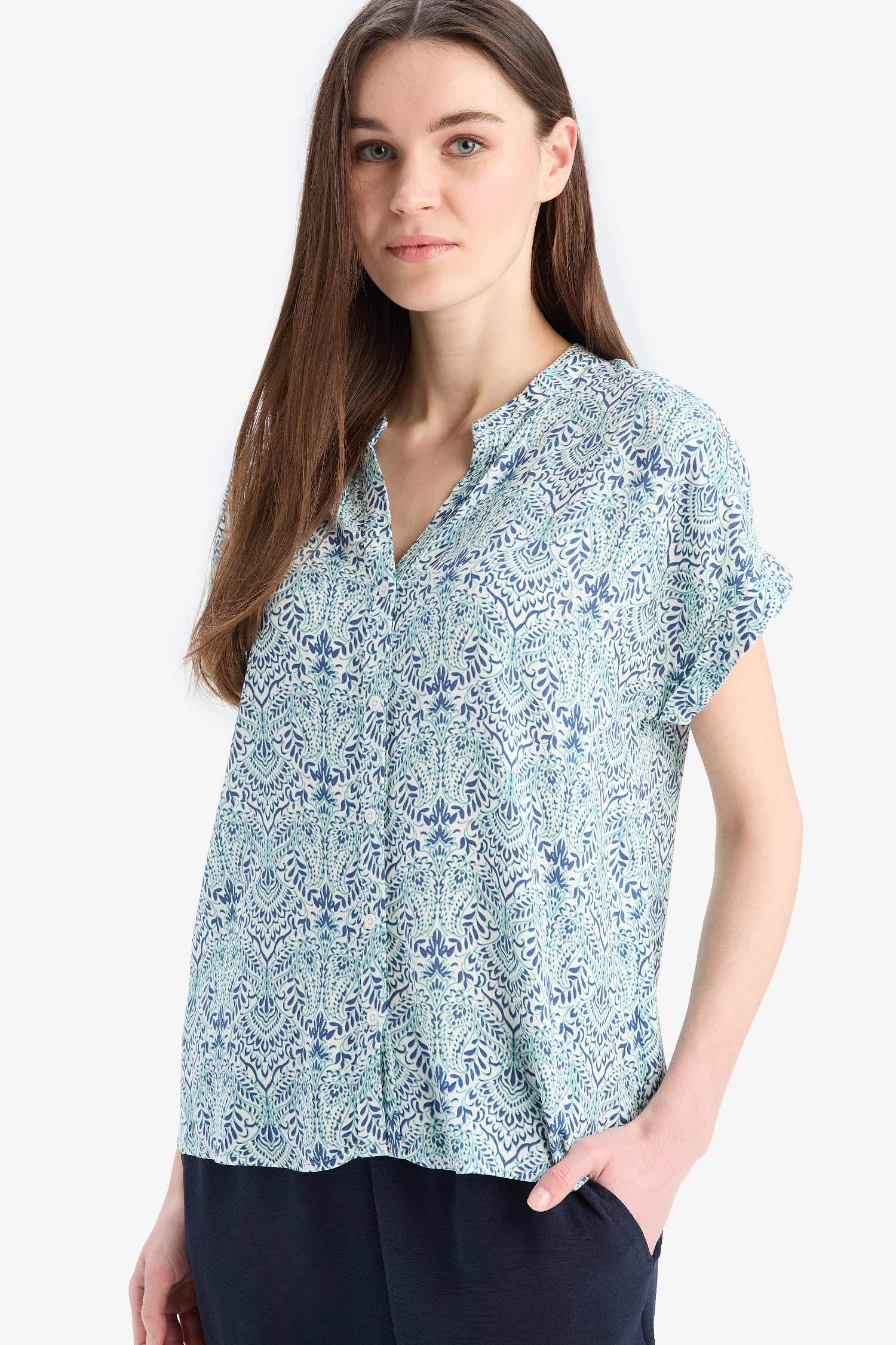 Regular Fit Apaş Yaka Desenli Kısa Kollu Gömlek