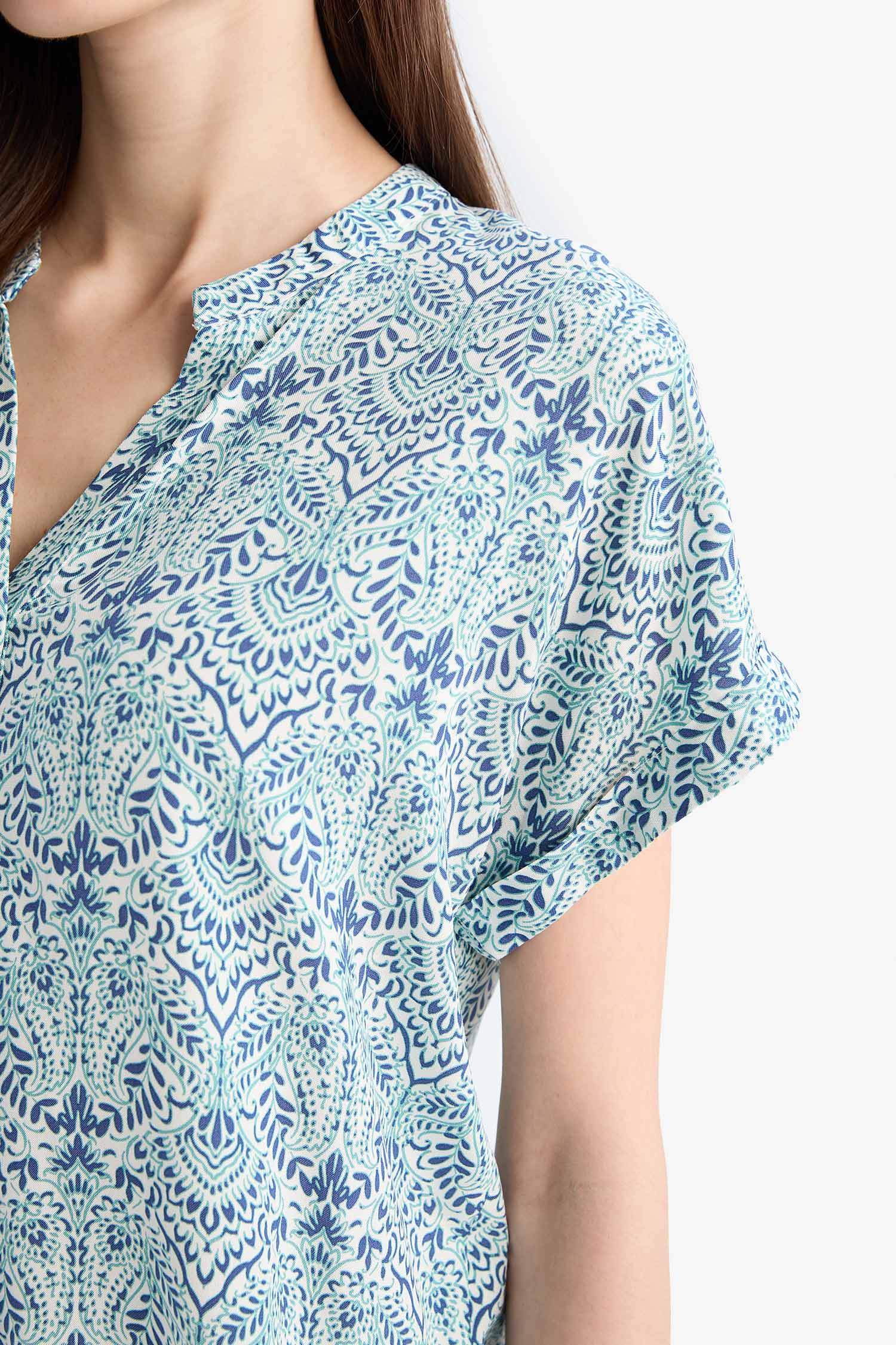 Regular Fit Apaş Yaka Desenli Kısa Kollu Gömlek