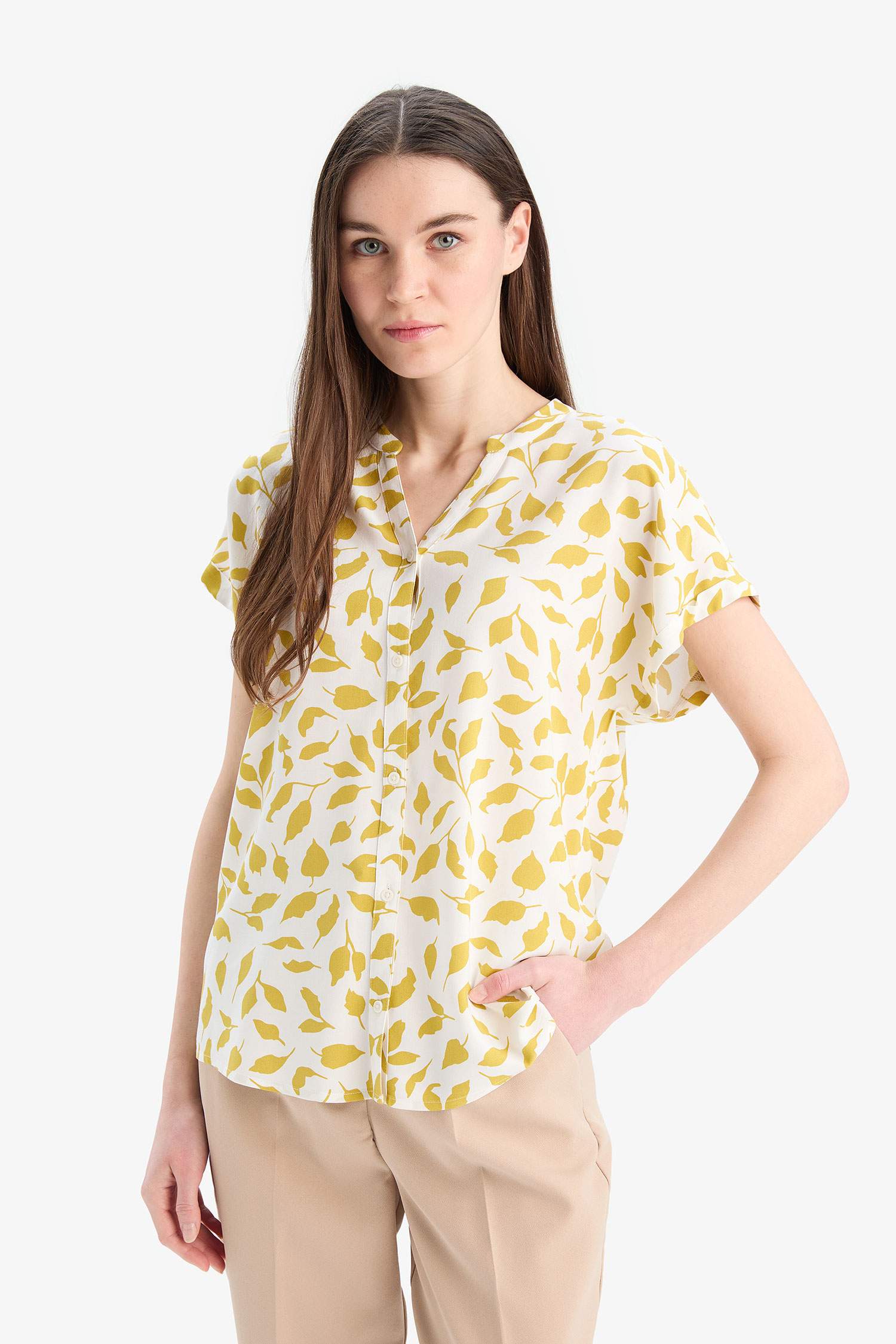 Regular Fit Apaş Yaka Desenli Kısa Kollu Gömlek