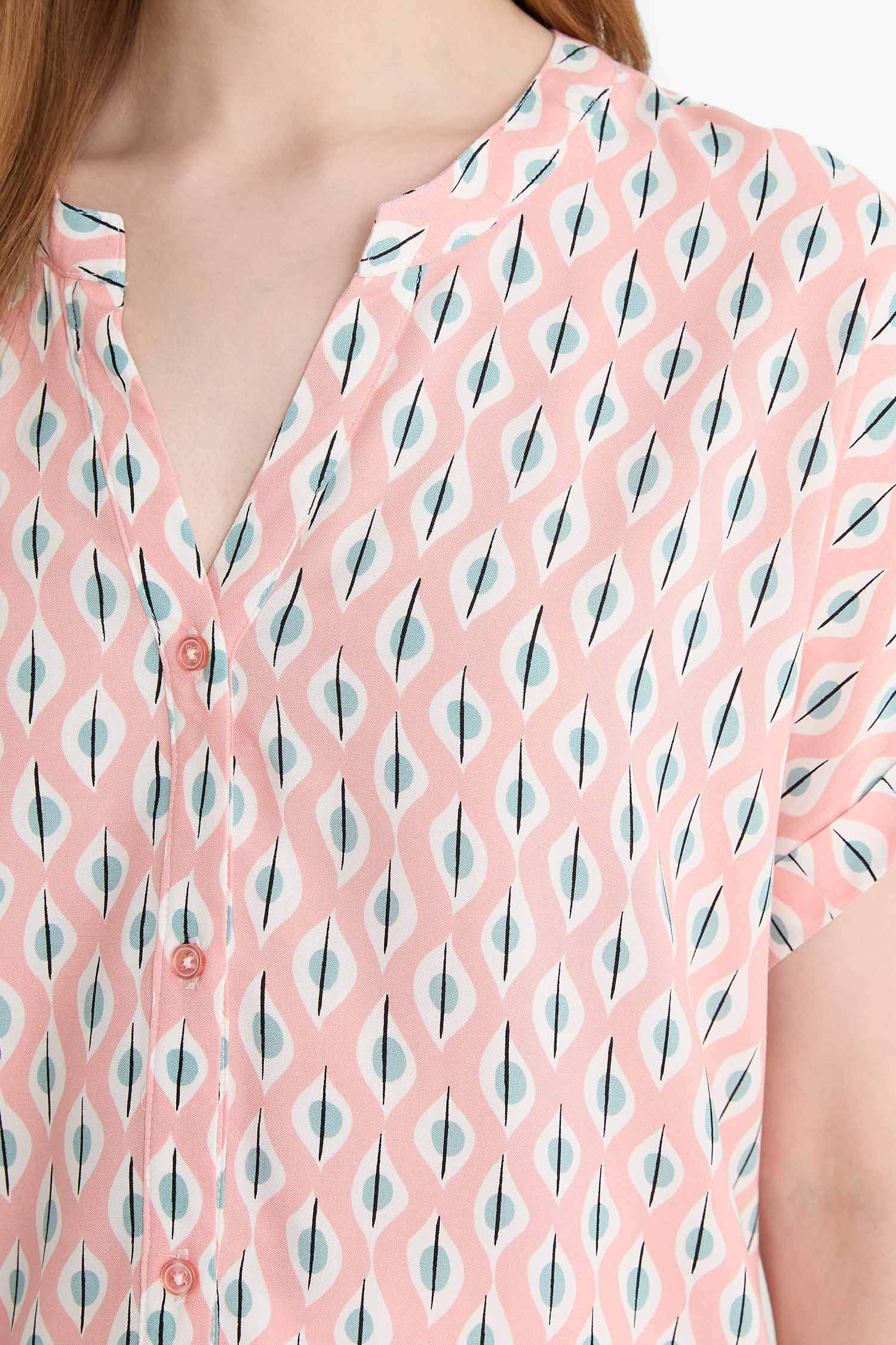 Regular Fit Apaş Yaka Desenli Kısa Kollu Gömlek