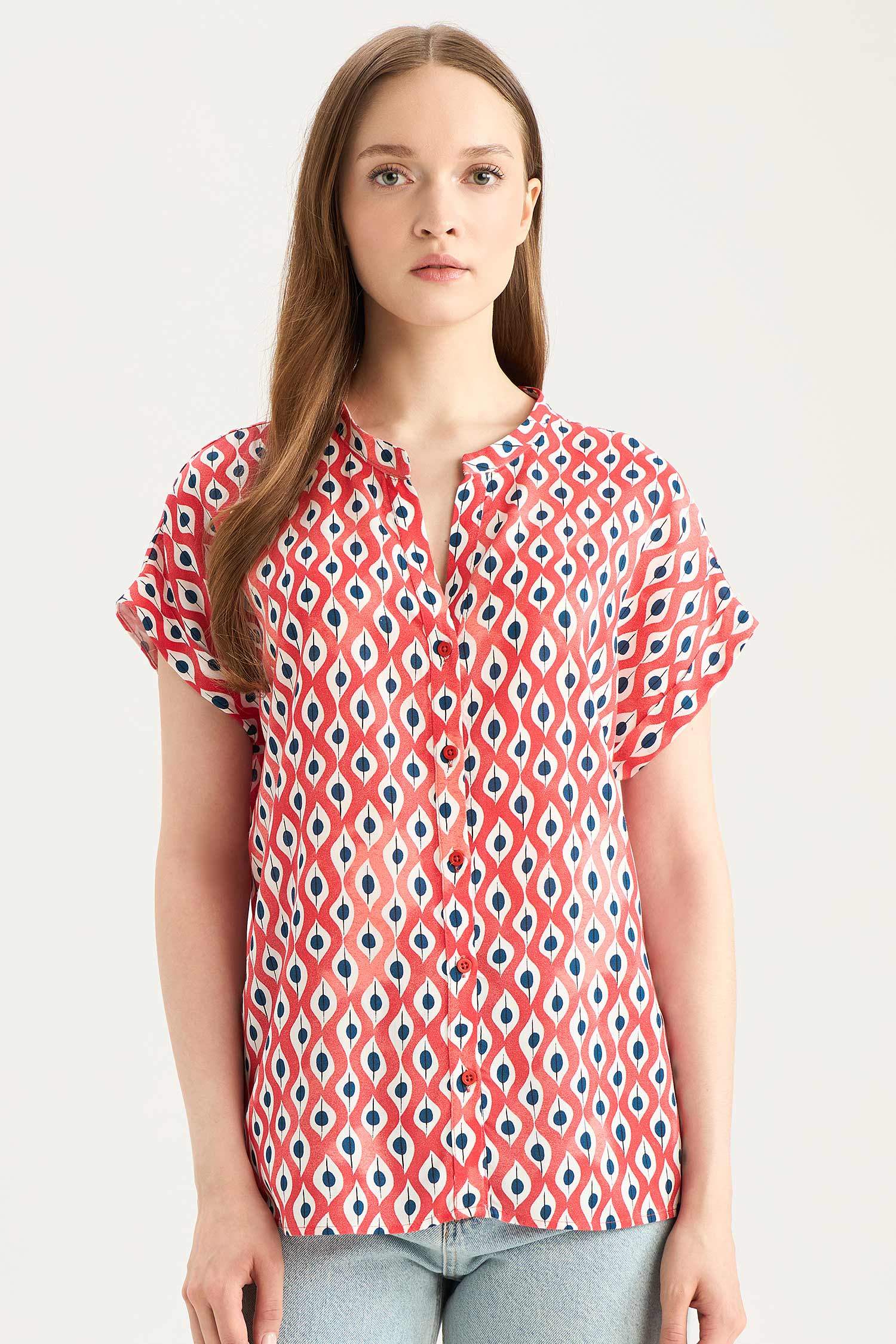 Chemise imprimée à manches courtes et coupe régulière