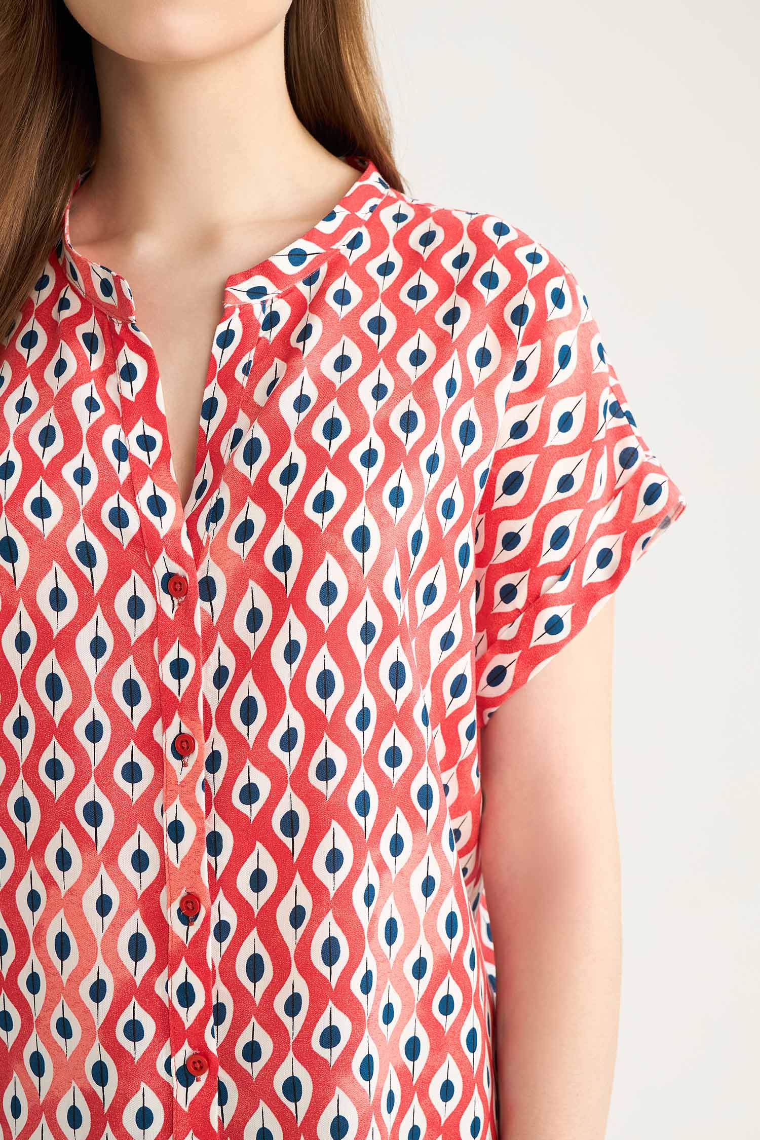 Chemise imprimée à manches courtes et coupe régulière