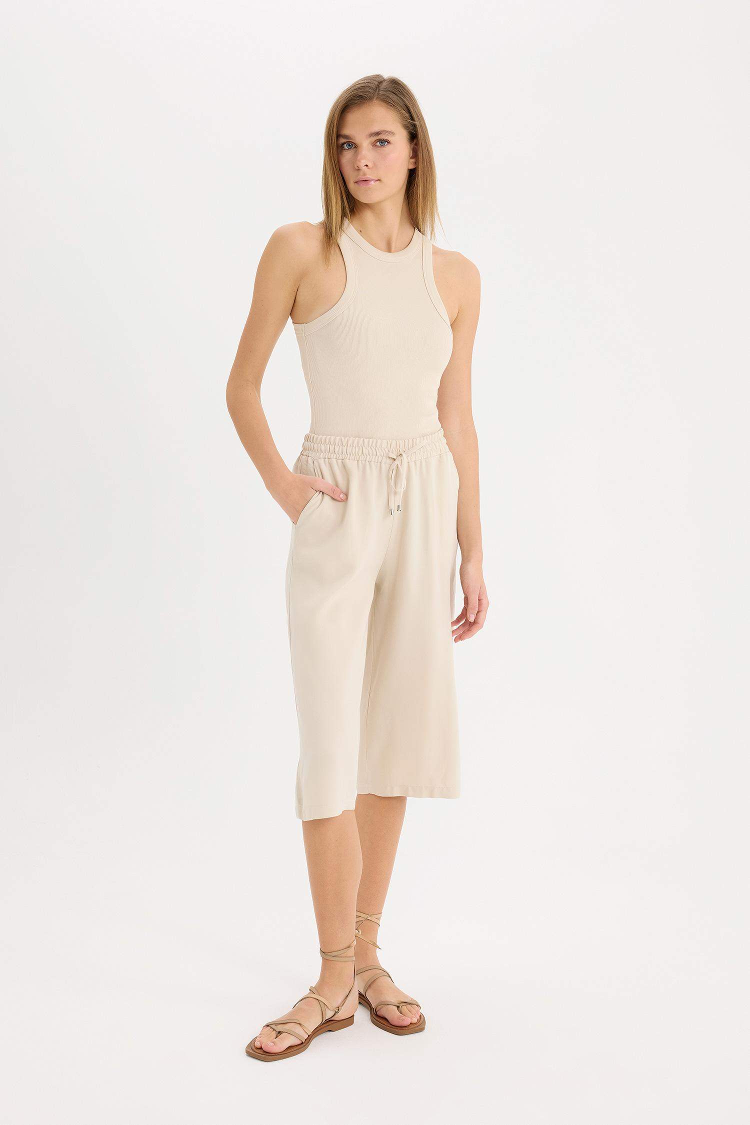 بنطلون كابري بالمندو بجيب وخصر عالي