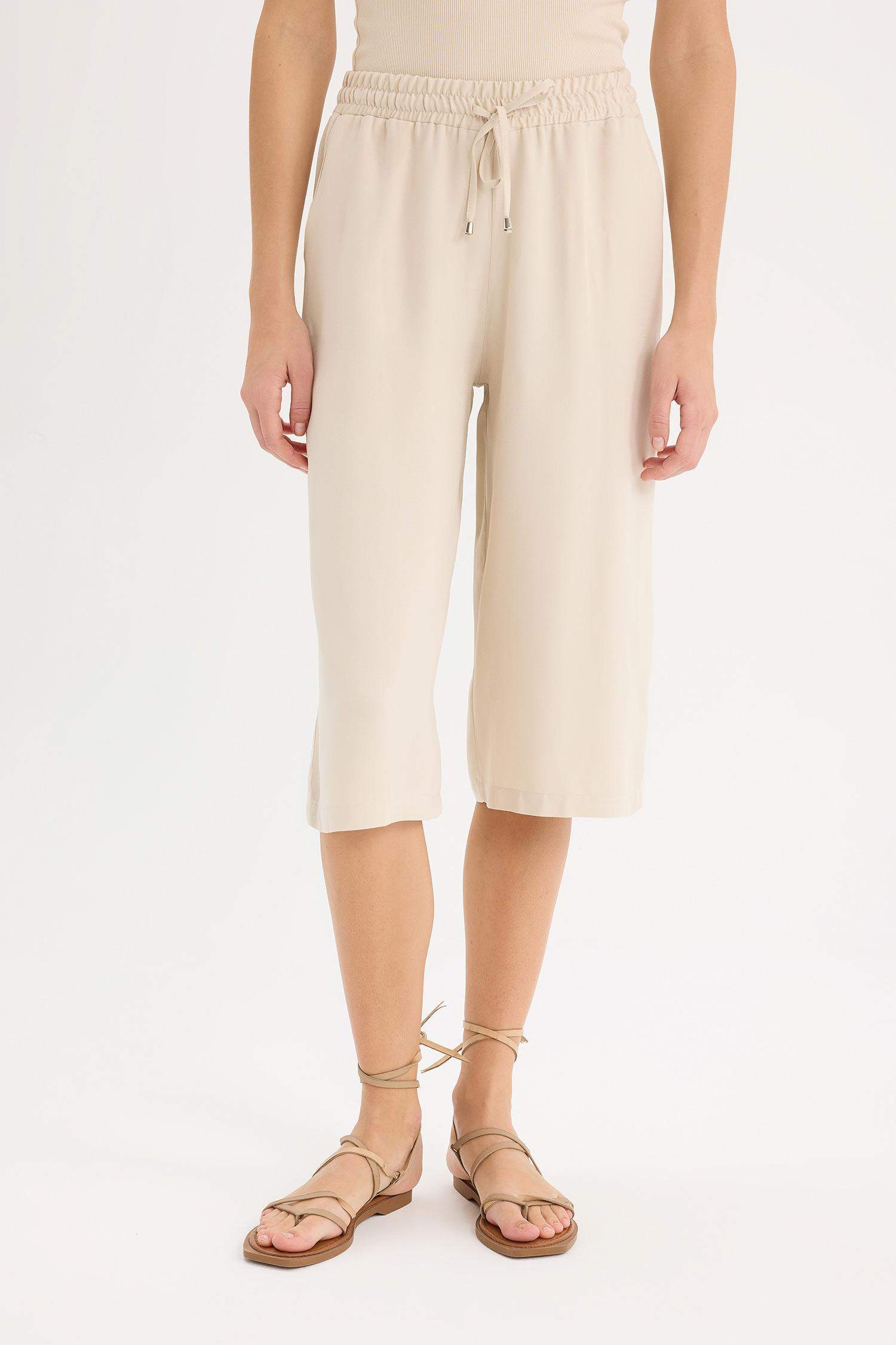 بنطلون كابري بالمندو بجيب وخصر عالي